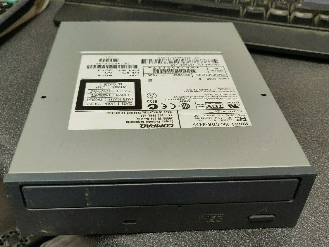 DEC Compaq 127434-105 / 3R-A0284-AA 32x internal IDE CD-ROM Drive 