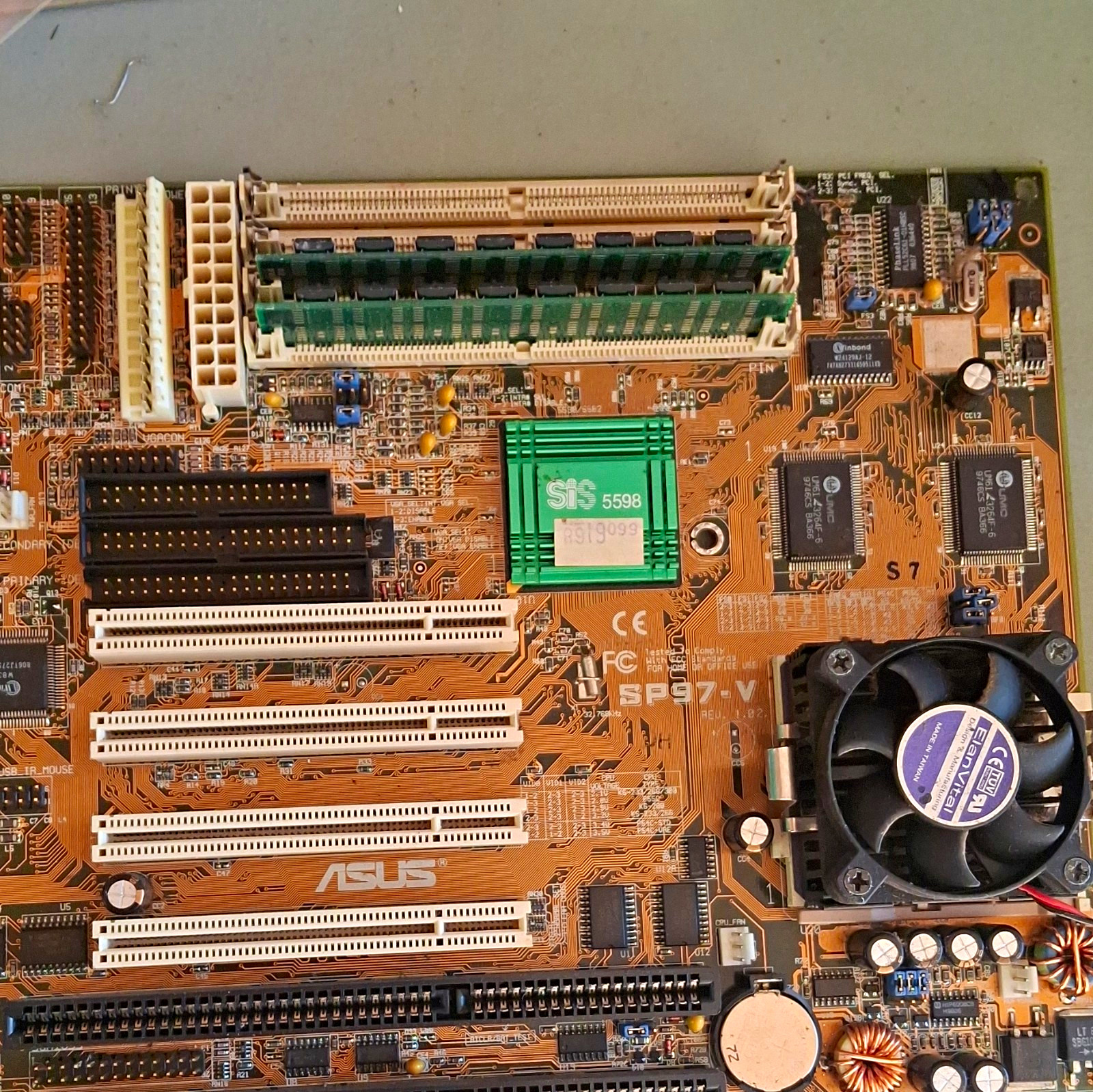 ASUS SP97-V ATX Intel Socket 7 SDR SDRAM 3-Slot AGP PCI ISA Audio IDE