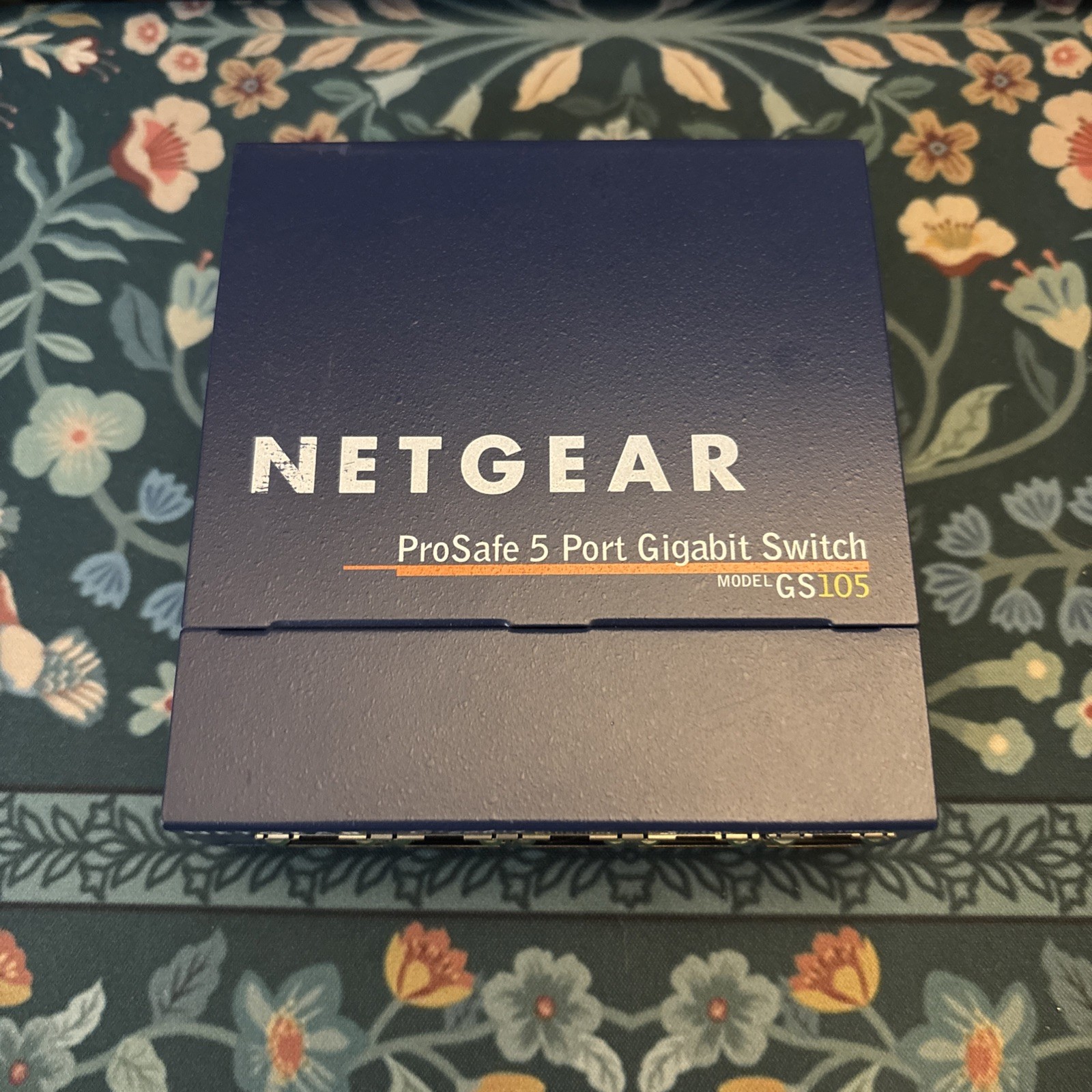 NET GEAR  ProSafe GS105 v3 5-Port GIGABIT Ethernet SWITCH (NO POWER ADAPTER)