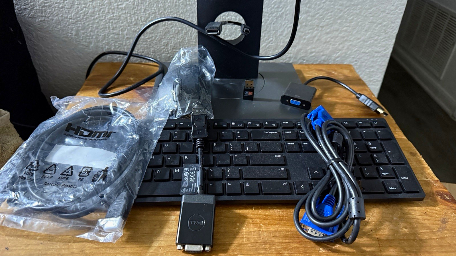 Dell E2210W 22" LCD Widescreen Monitor 1680x1050 DP DVI-D VGA Black Dell