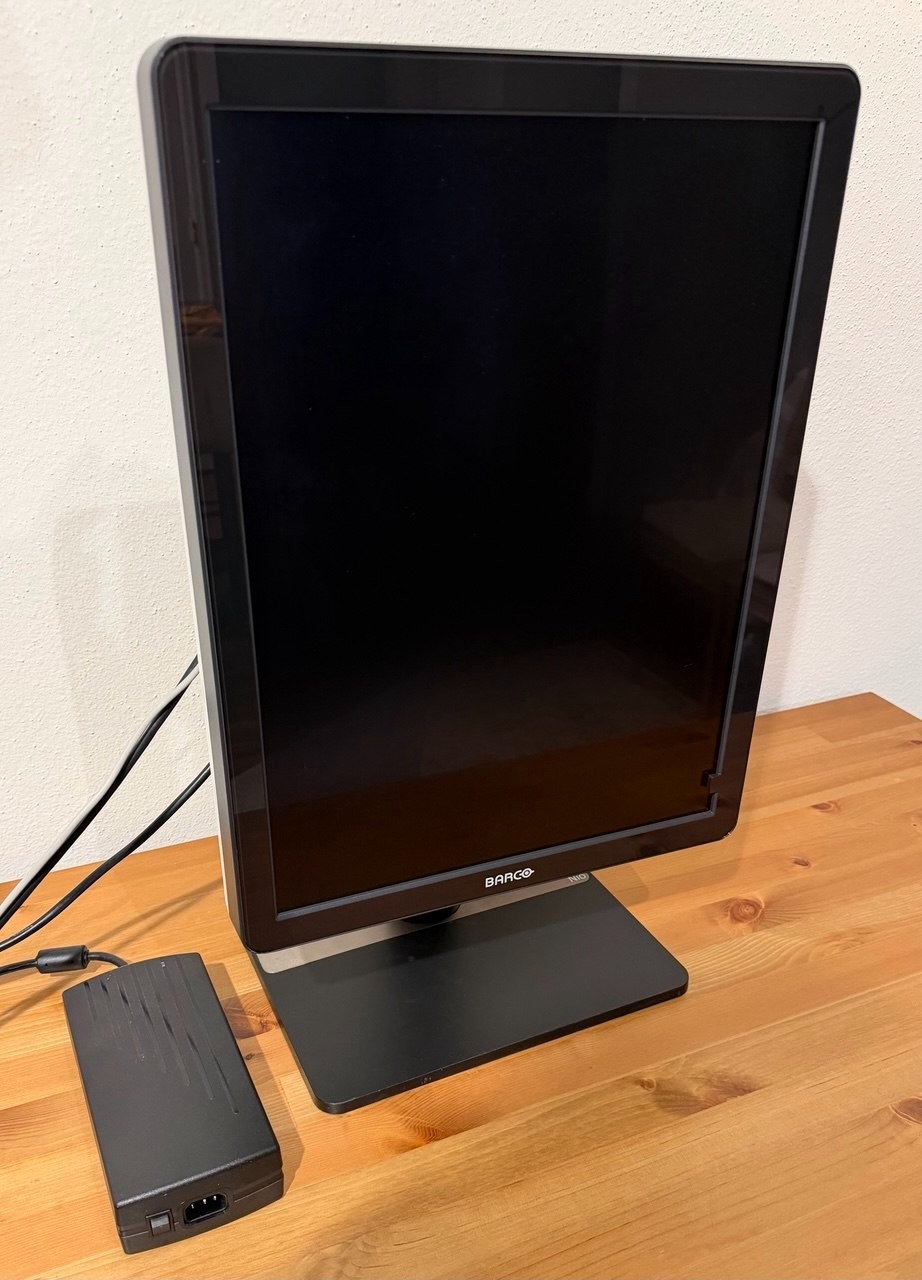 Barco MDNC-3321 Nio 3MP 21.3" Radiology PACS Monitor QAWeb Calibrated w/Stand