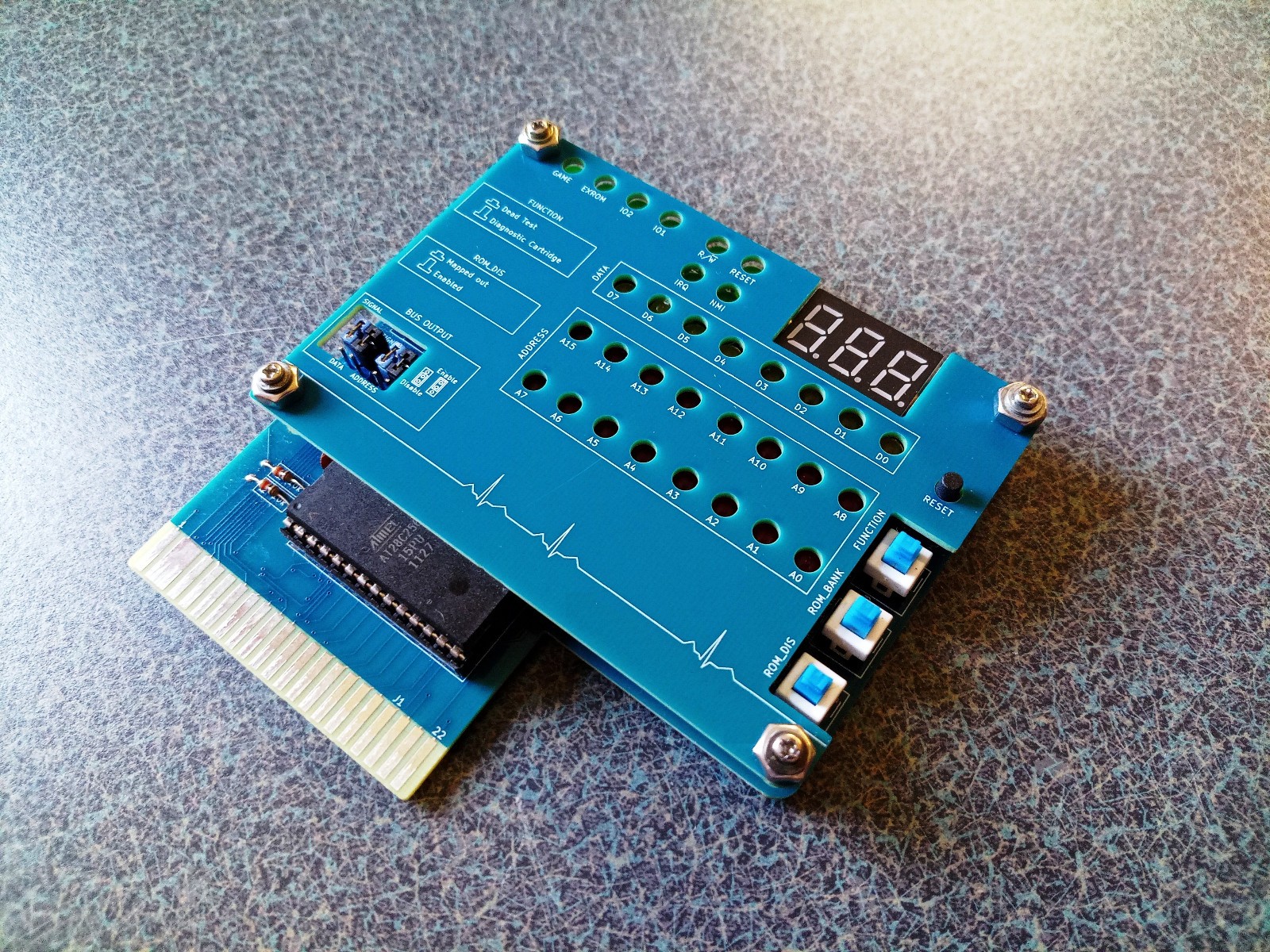Commodore 64 Diagnostics volt meter with BUS detection LEDS C64 C128