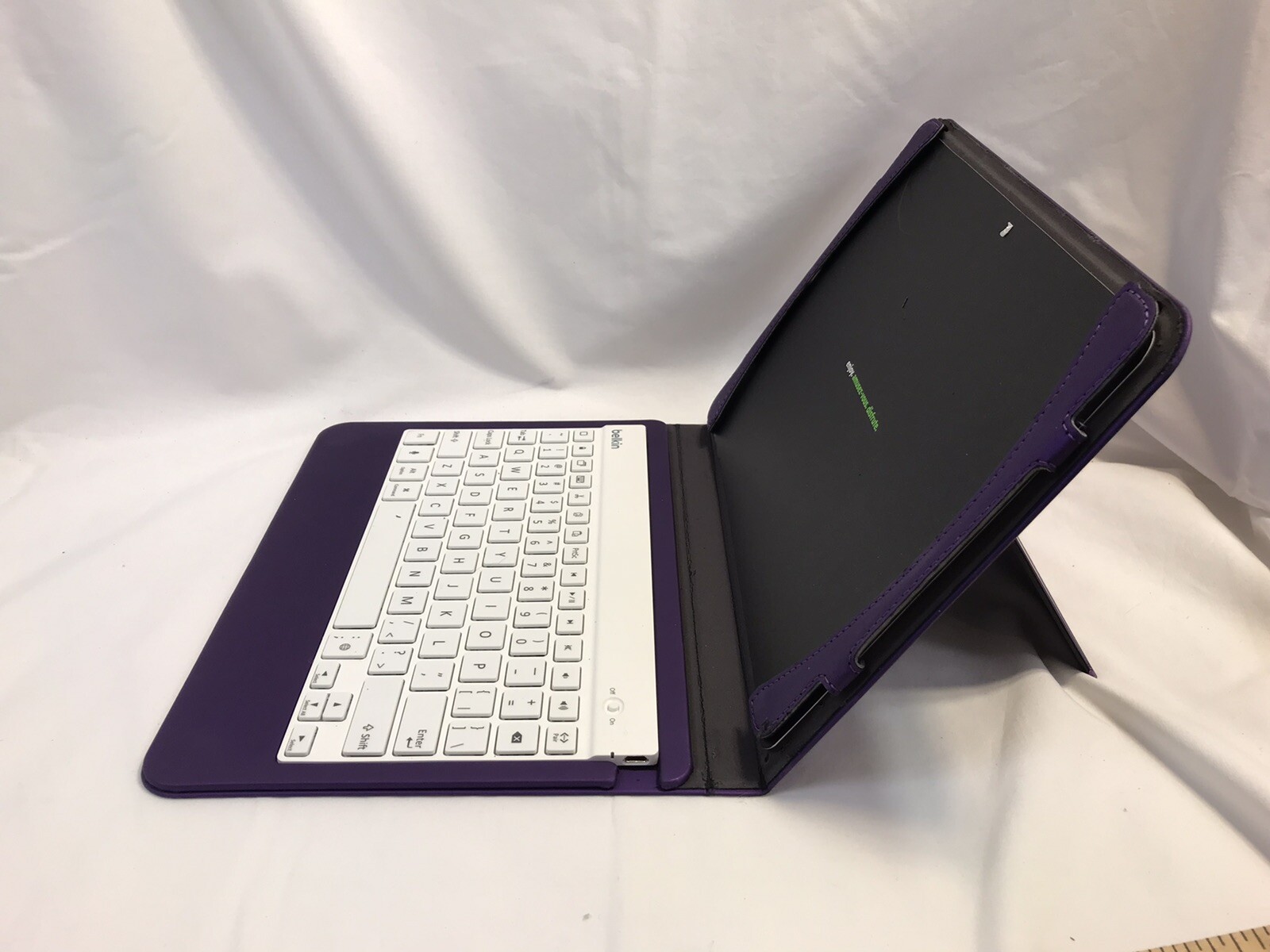 Belkin Slim Style Keyboard Case - iPad Air - New In Box