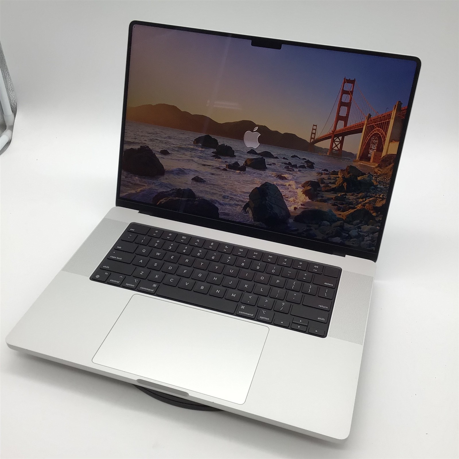 Apple A2485 MacBook Pro 16" Apple M1 Pro/16GB RAM/1TB SSD - Mac OS Golden Gate