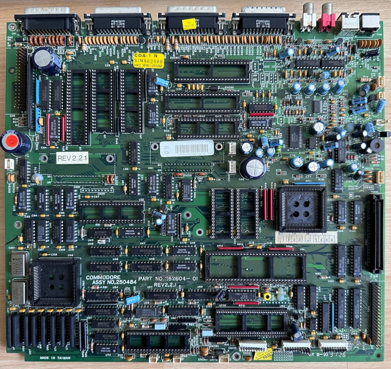 Commodore CDTV motherboard without chips, untested .... #01 26