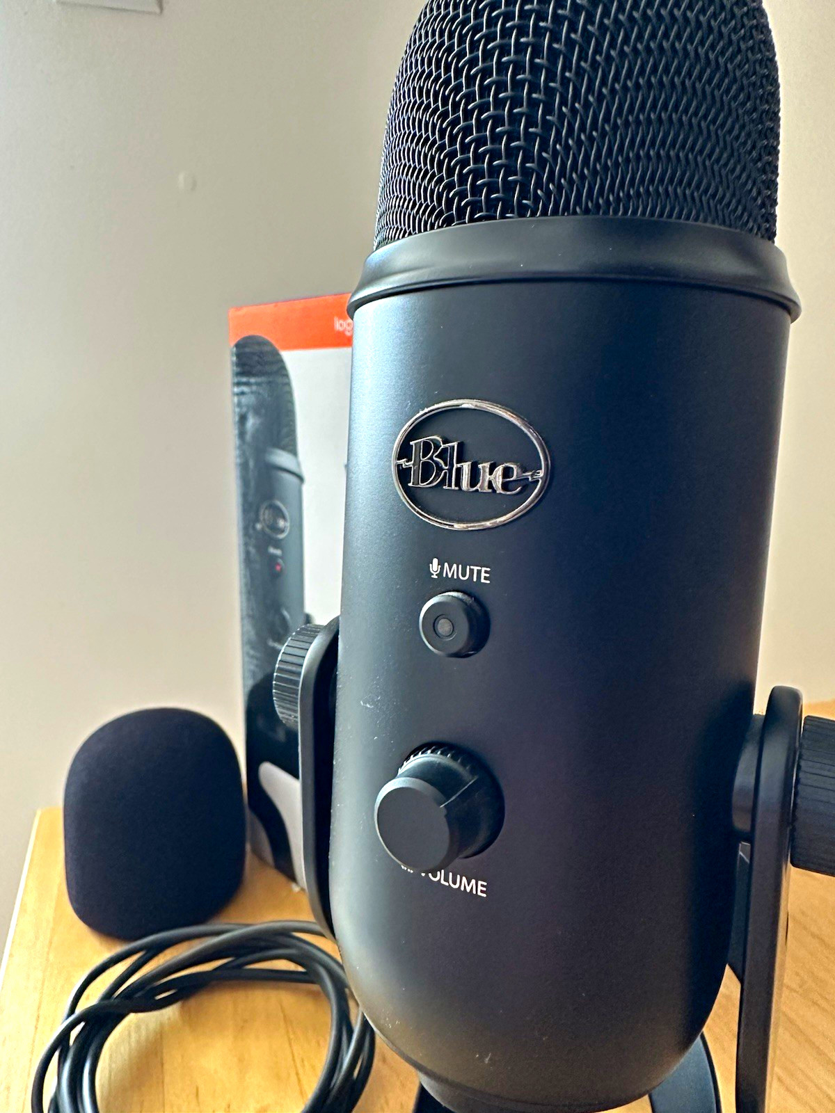 Logitech Creators Blue Yeti USB Microphone With Box & Original Accessories