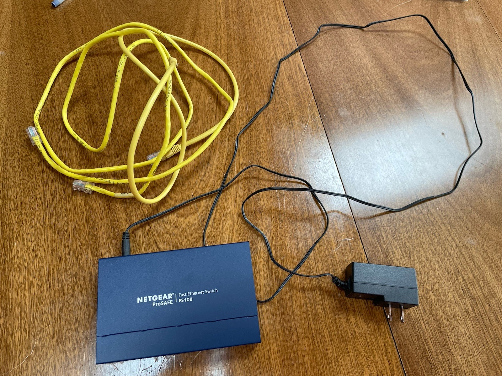 Netgear ProSafe FS108p V3 8 Port 10/100 Switch 4 Port PoE With Two Patch Cords