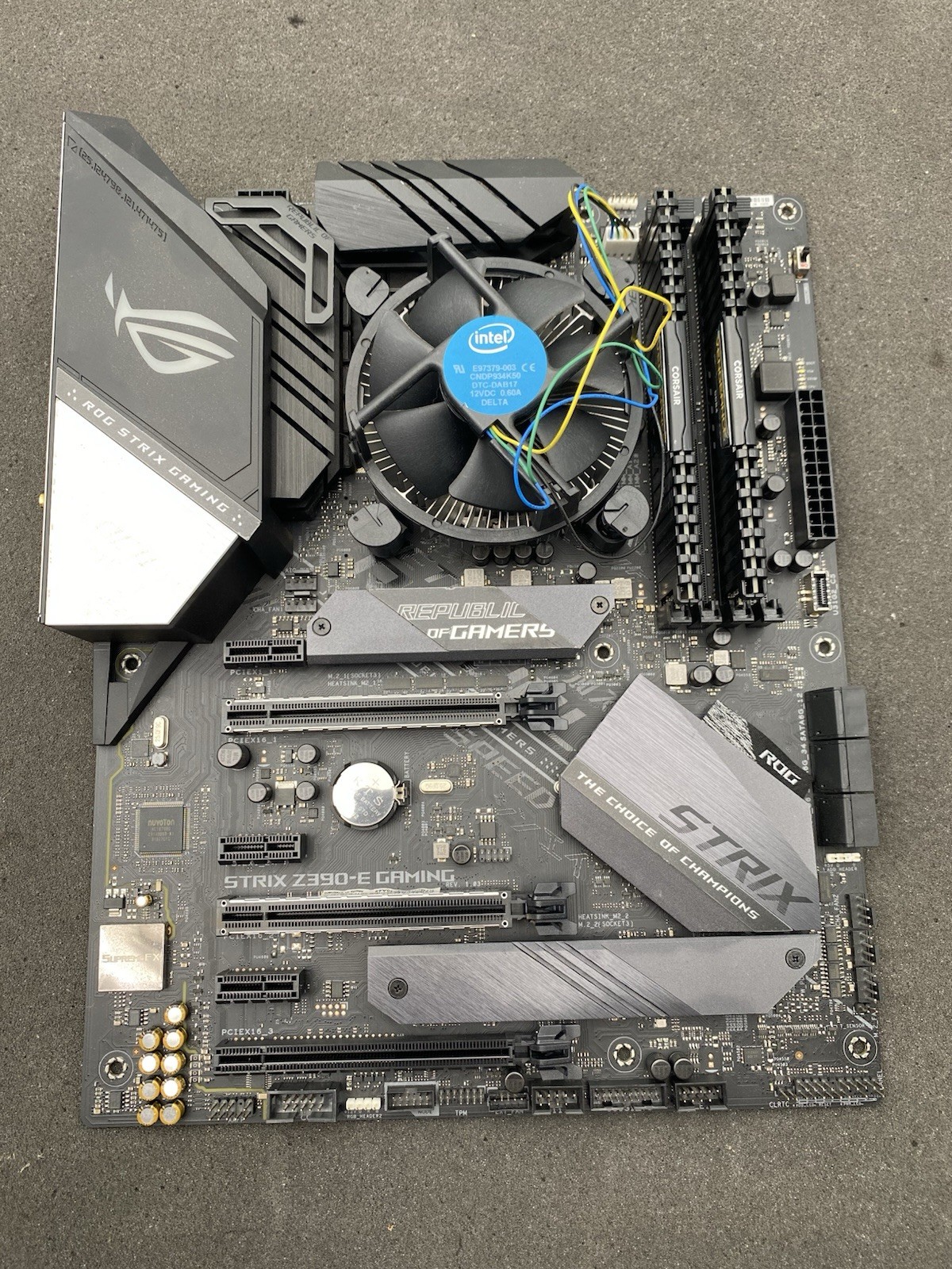 ASUS ROG STRIX Z390-E GAMING Motherboard w/ i7-9700 & 16GB Corsair RAM
