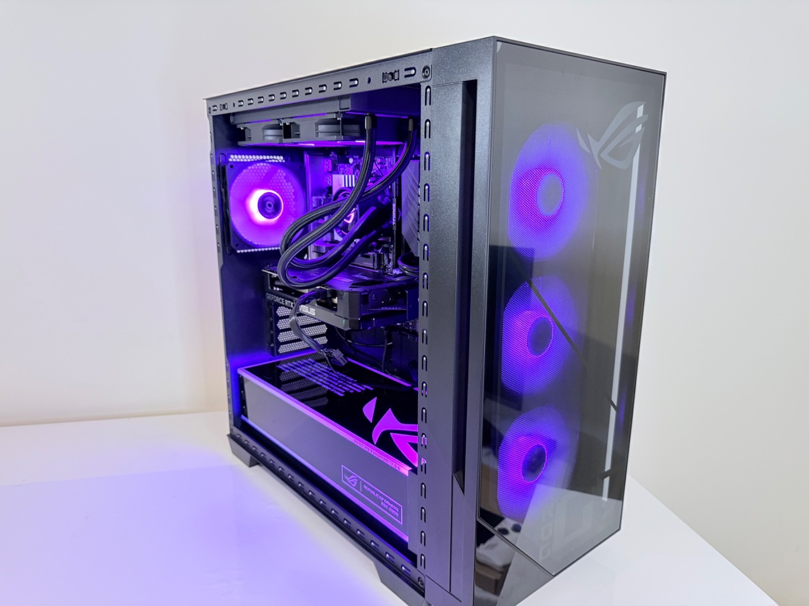 ASUS ROG GM700 Gaming Desktop AMD Ryzen 7 8700F/32GB/NVIDIA RTX 5060Ti/ 1TB SSD