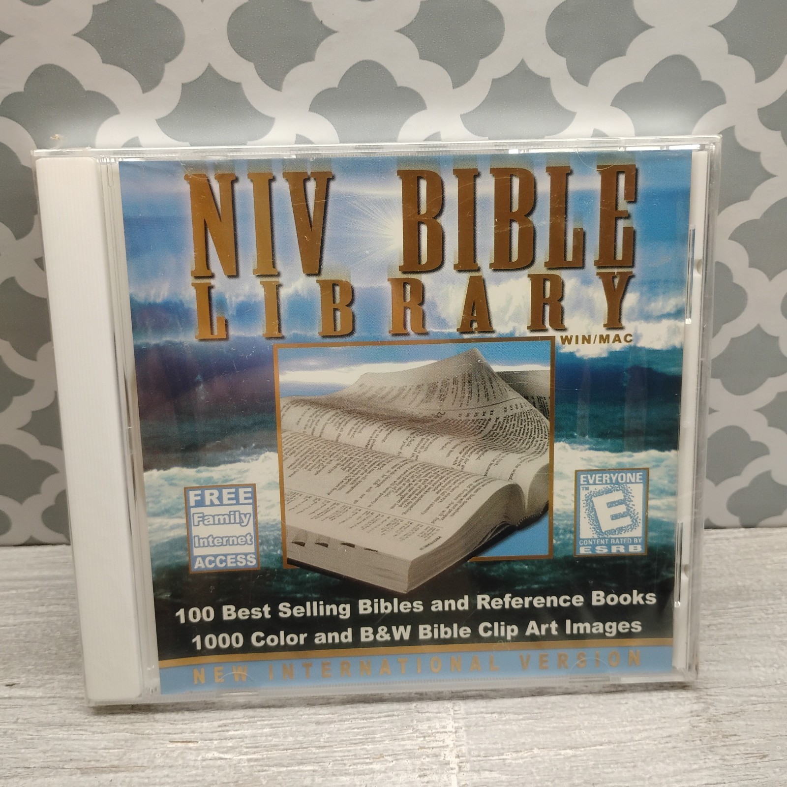 NIV Bible Library CD ROM with clipart - Year 2000
