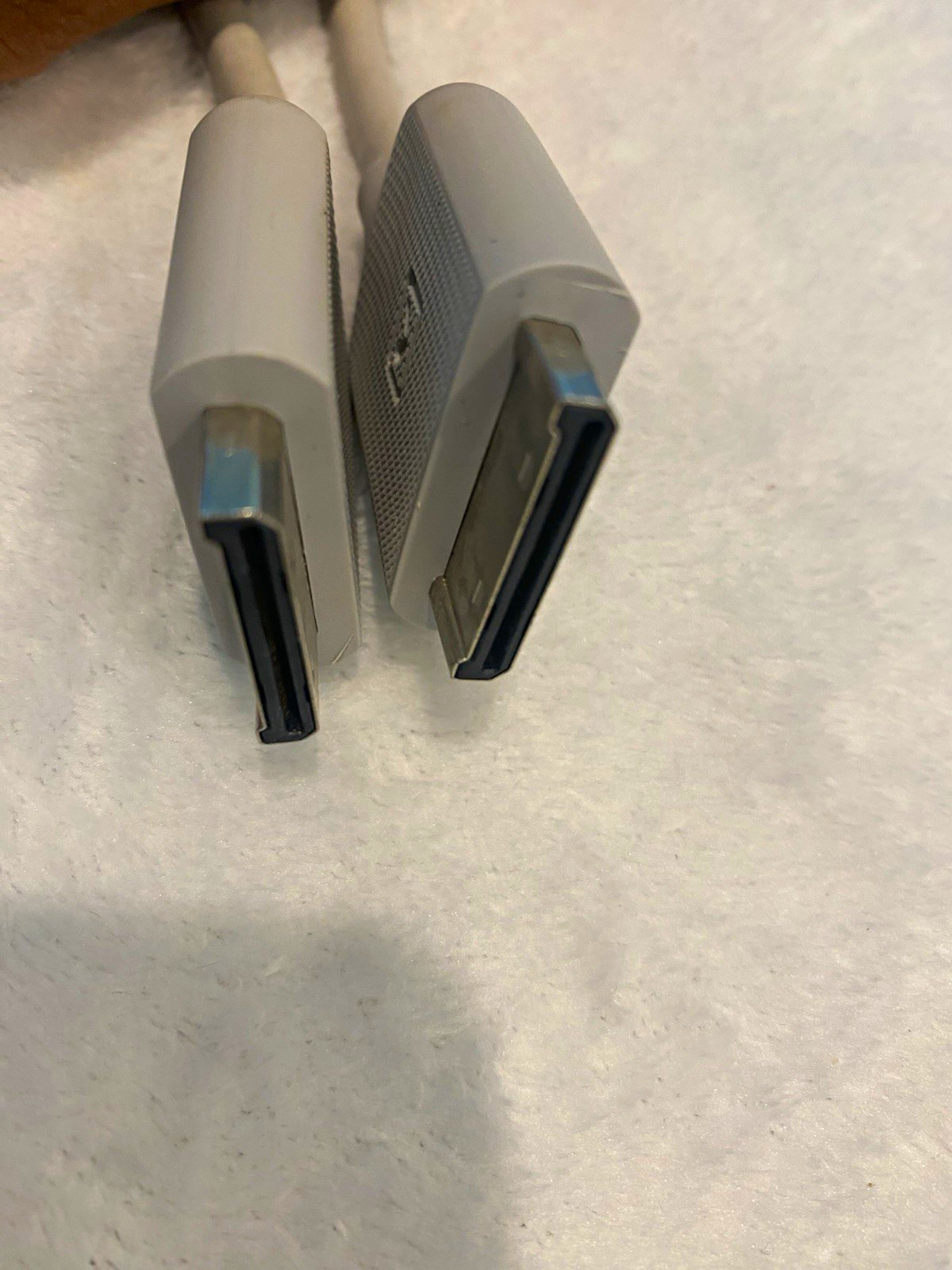 Gray Apple 30-Pin to 30-Pin Data Sync Cable, 1:1, For Apple Devices