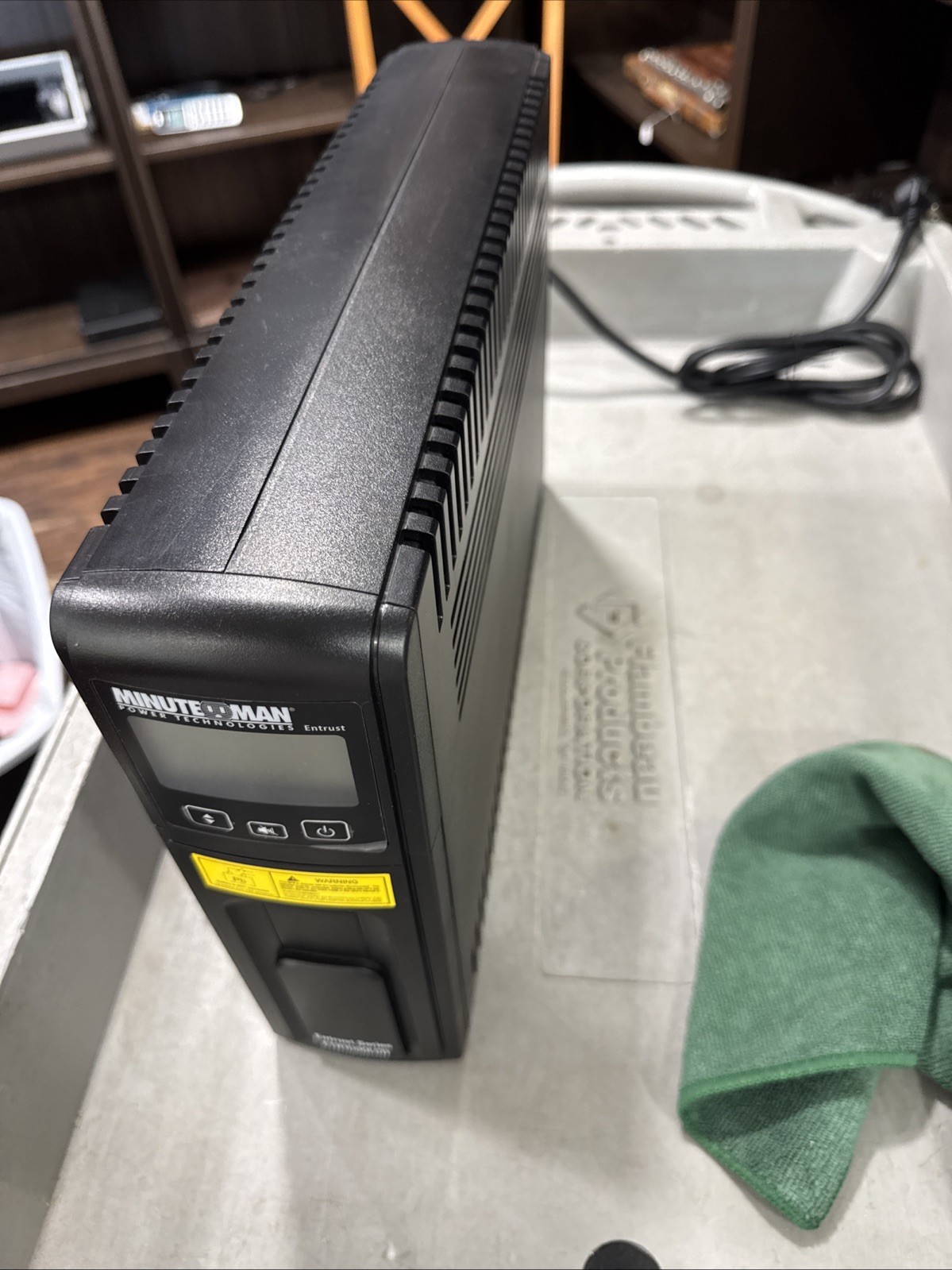 Minute Man ETR1000LCD VA Battery Backup Power Supply Battery Included