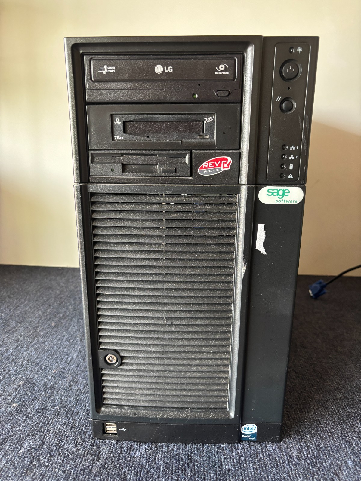 Intel Server Board S3000AH Xeon 1.86GHz 4GB ECC Tower Server No HDD Boots BIOS