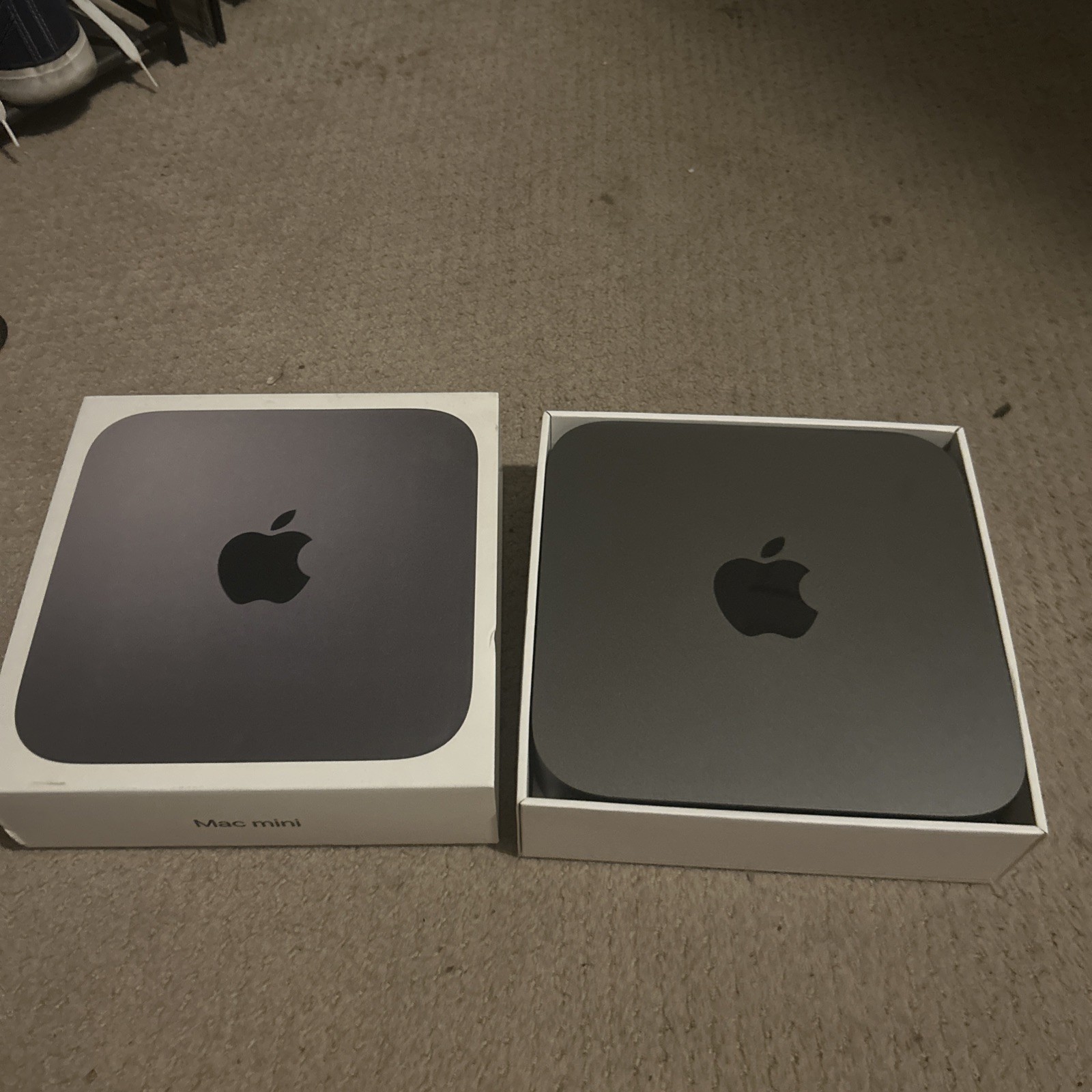 Apple Mac Mini (512GB SSD, Intel Core i7, 3.2 GHz, 32GB) Space Gray -Great
