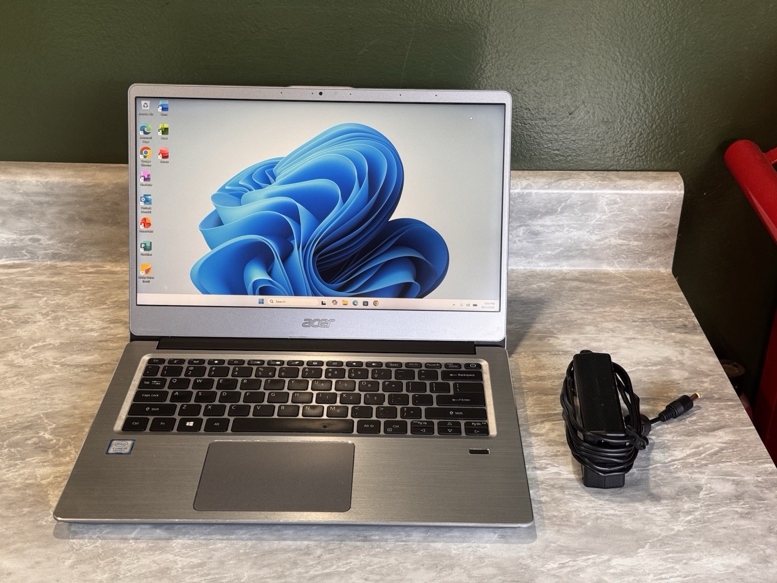 Acer Swift SF314-54 14" Intel i5-8250U 1.6GHz 8gb RAM 128gb SSD Windows 11