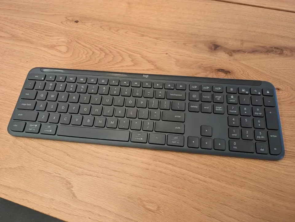 Logitech Signature Slim K950 Wireless Keyboard/Graphite [920-012424] *NO DONGLE*