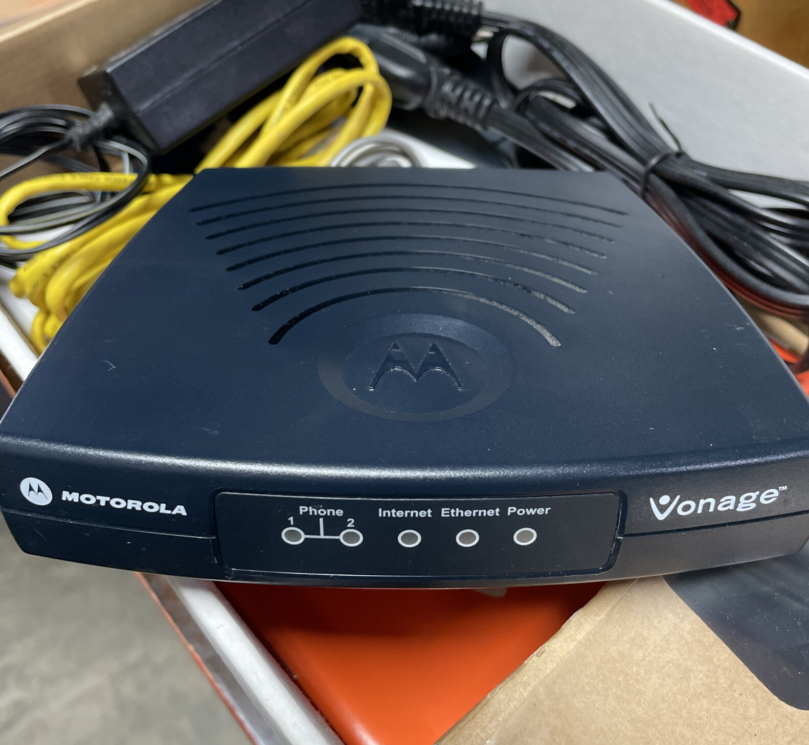 Motorola/Vonage VT2142-VD Broadband Router/Voice Gateway VoIP w/cables