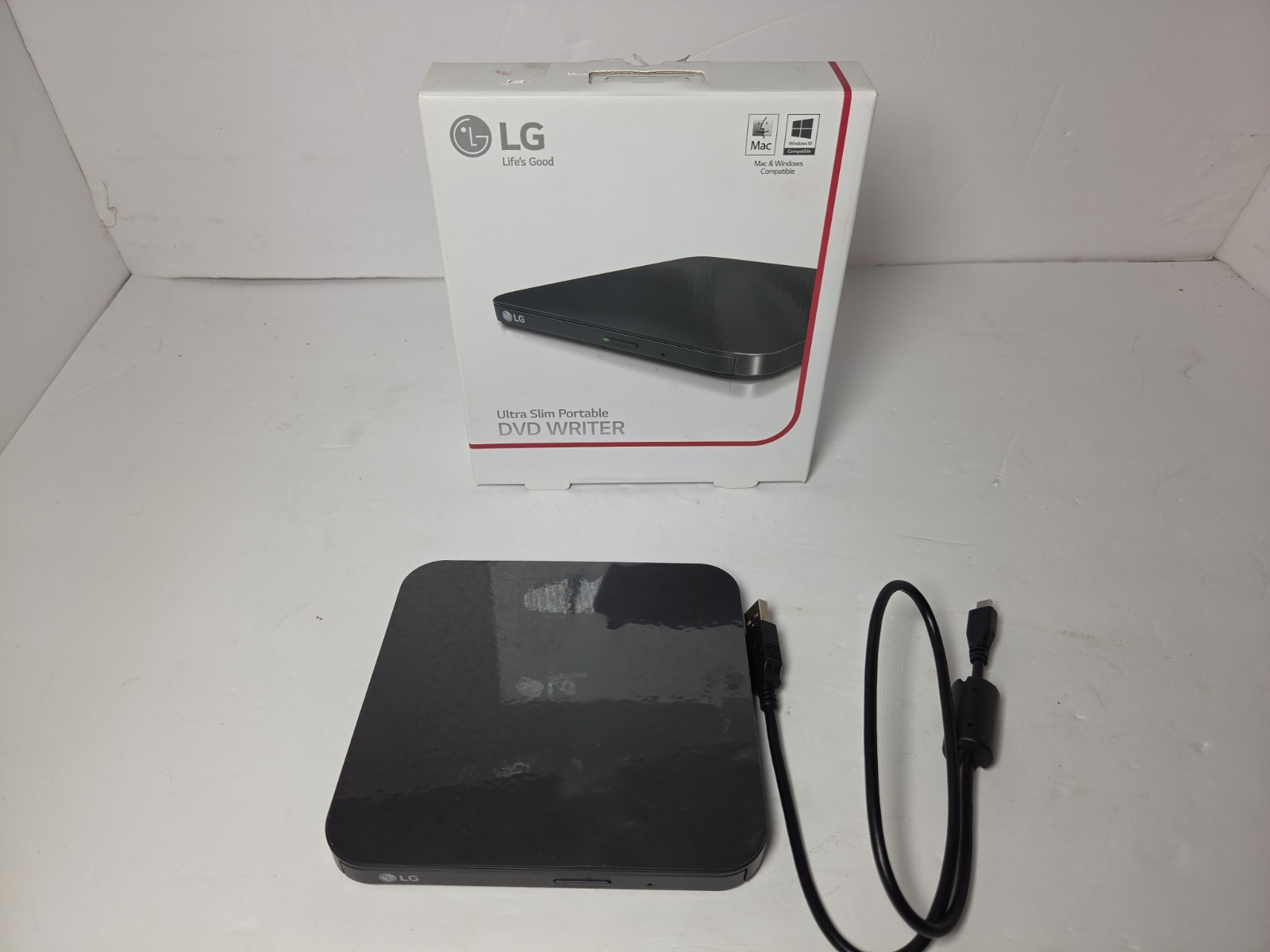 LG Ultra Slim Portable DVD Writer SP80NB80 - USB 2.0 Mac & Windows Compat. S11