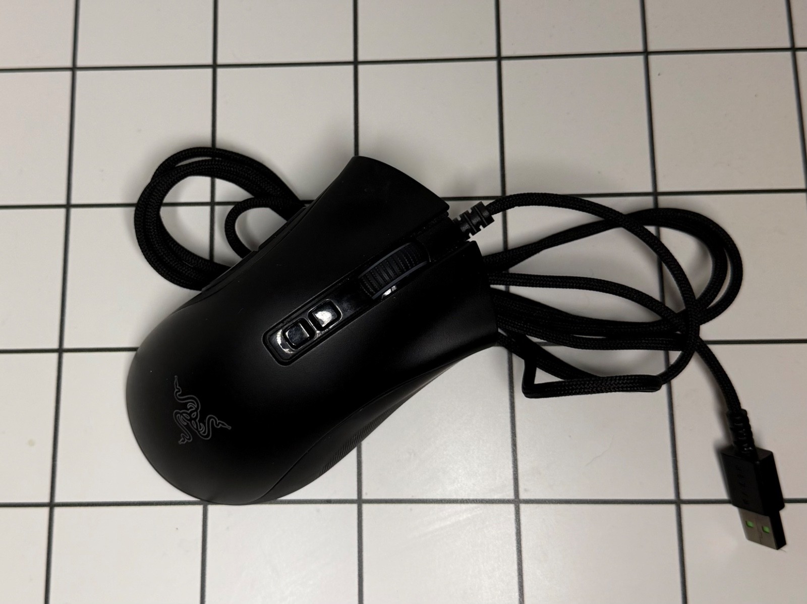 Razer DeathAdder V2 Wired Optical Gaming Mouse - Black- out of the box mouse-