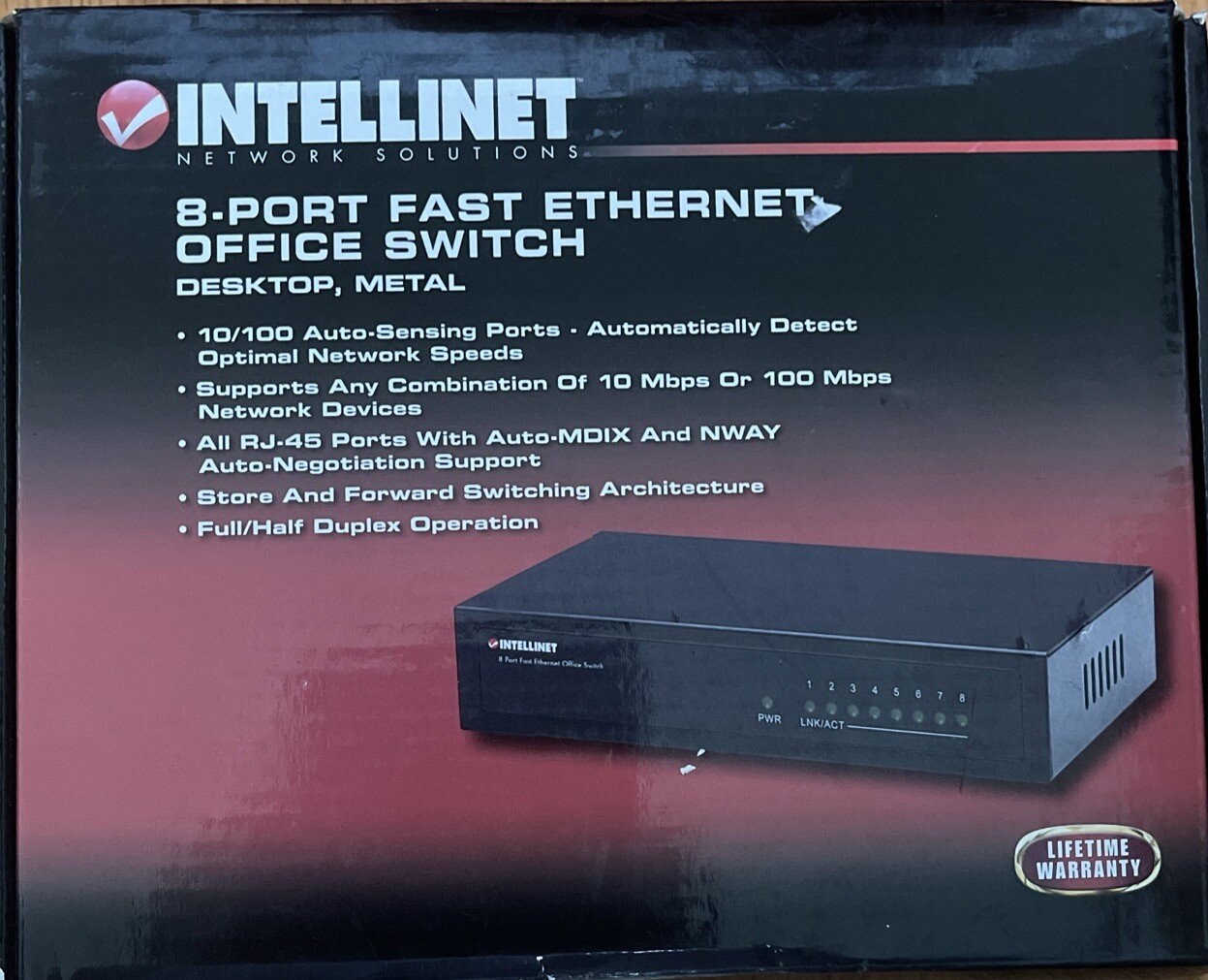 Intellinet 8-Port Fast ethernet office switch 10/100 Auto-Sensing Ports ———25A