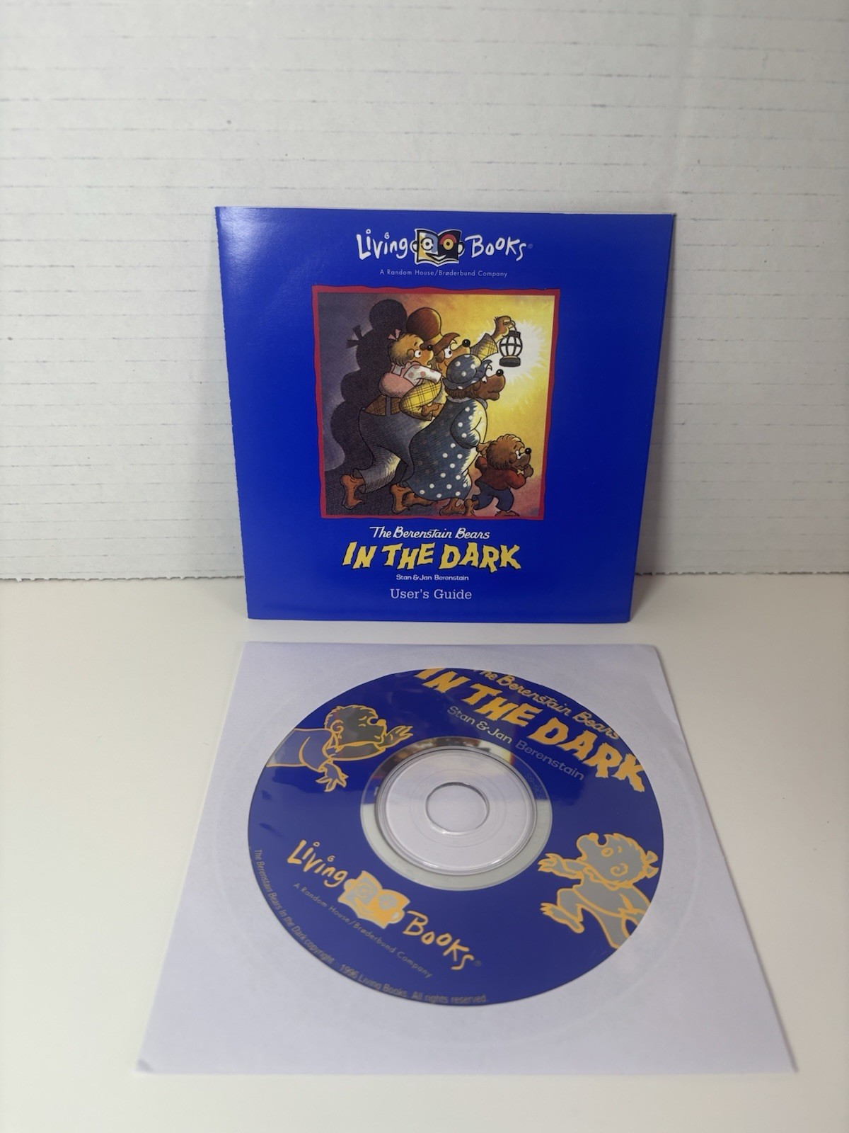 LIVING BOOKS BERENSTAIN BEARS IN THE DARK - Windows 1996 -  DISC & MANUAL ONLY