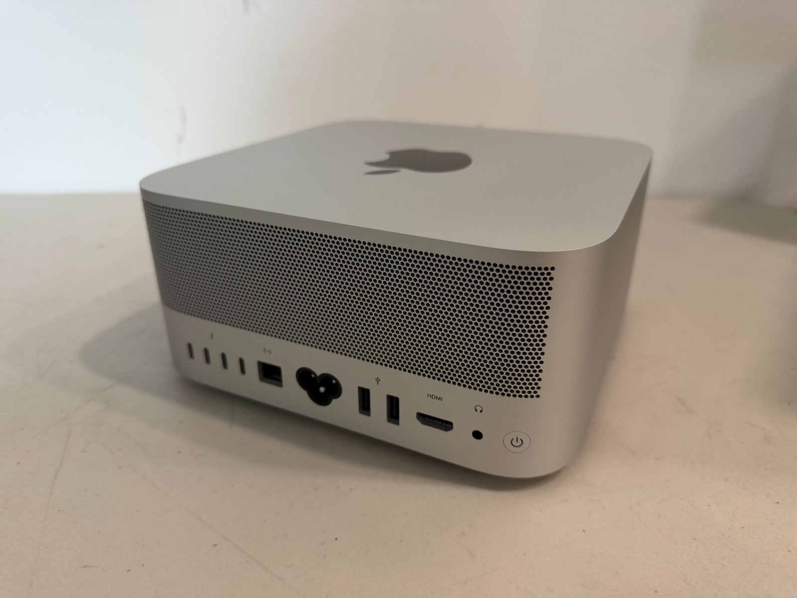 Apple Mac Studio 2023 M2 Ultra 24-Core CPU 60-Core GPU 64GB RAM 1TB SSD