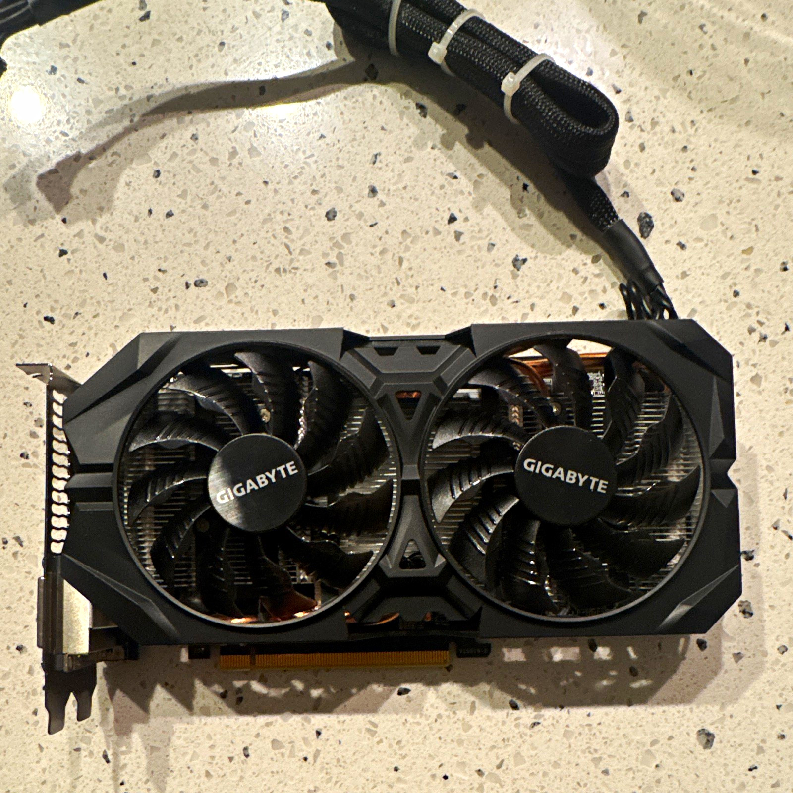 GIGABYTE AMD Radeon R9 380 4GB Dual Fan PCIe x16 DVI Multi Monitor