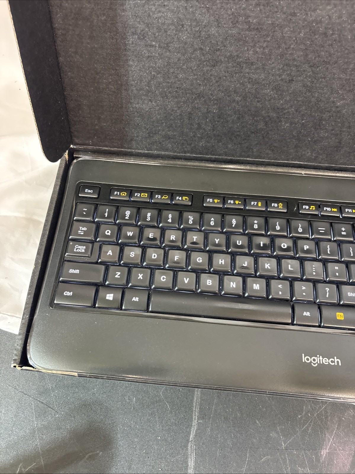 Logitech K800 Y-R0065 Illuminated Wireless Keyboard Only Working  No Dongle