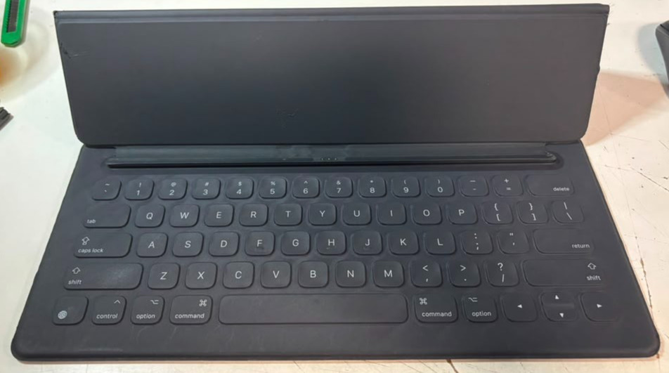 Apple iPad Pro Smart Keyboard Folio/Case for 12.9in iPad Pro Black MJYR2LL/A (C)