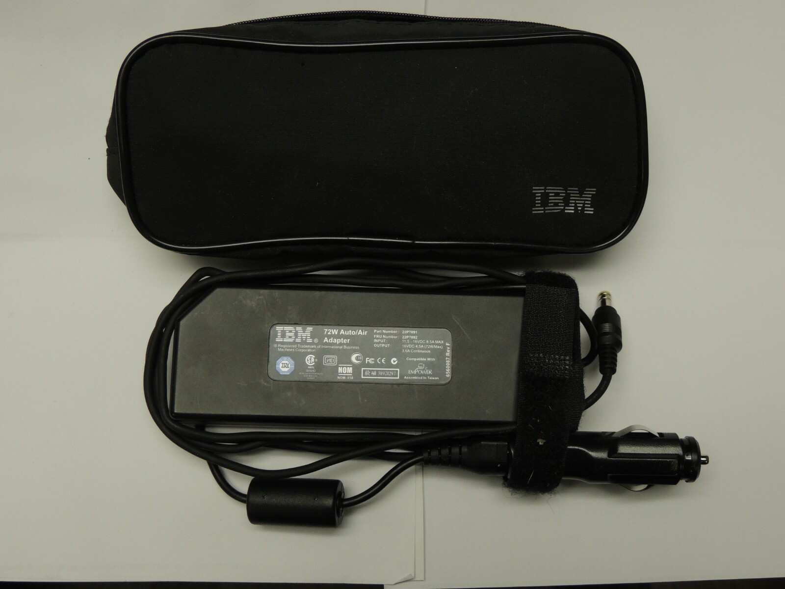 IBM 22P7091 72W AUTO AIR ADAPTER FOR THINKPAD 16VDC 4.5A & Case