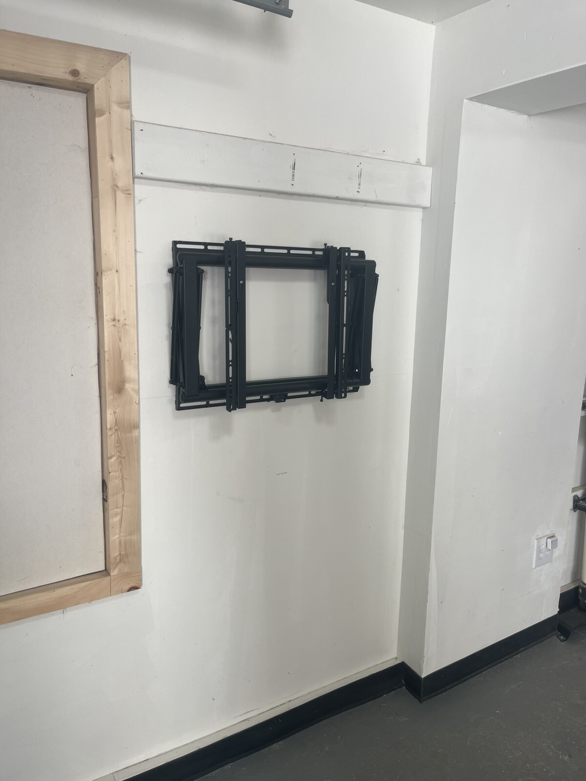 Premier Mounts 37-63" TV Wall Press & Release Mount - LMV LMV