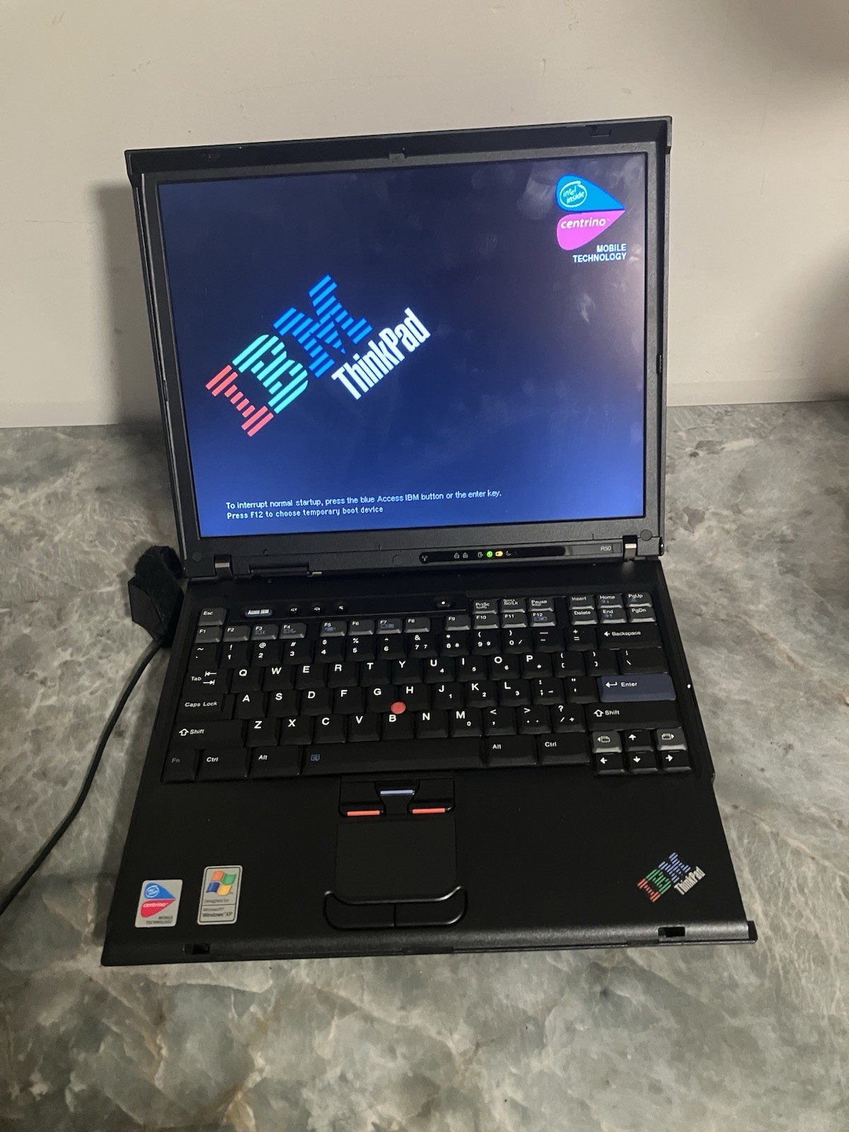 IBM ThinkPad R50 14" Laptop Pentium 256MB RAM NO HDD/OS Boots To BIOS W Charger