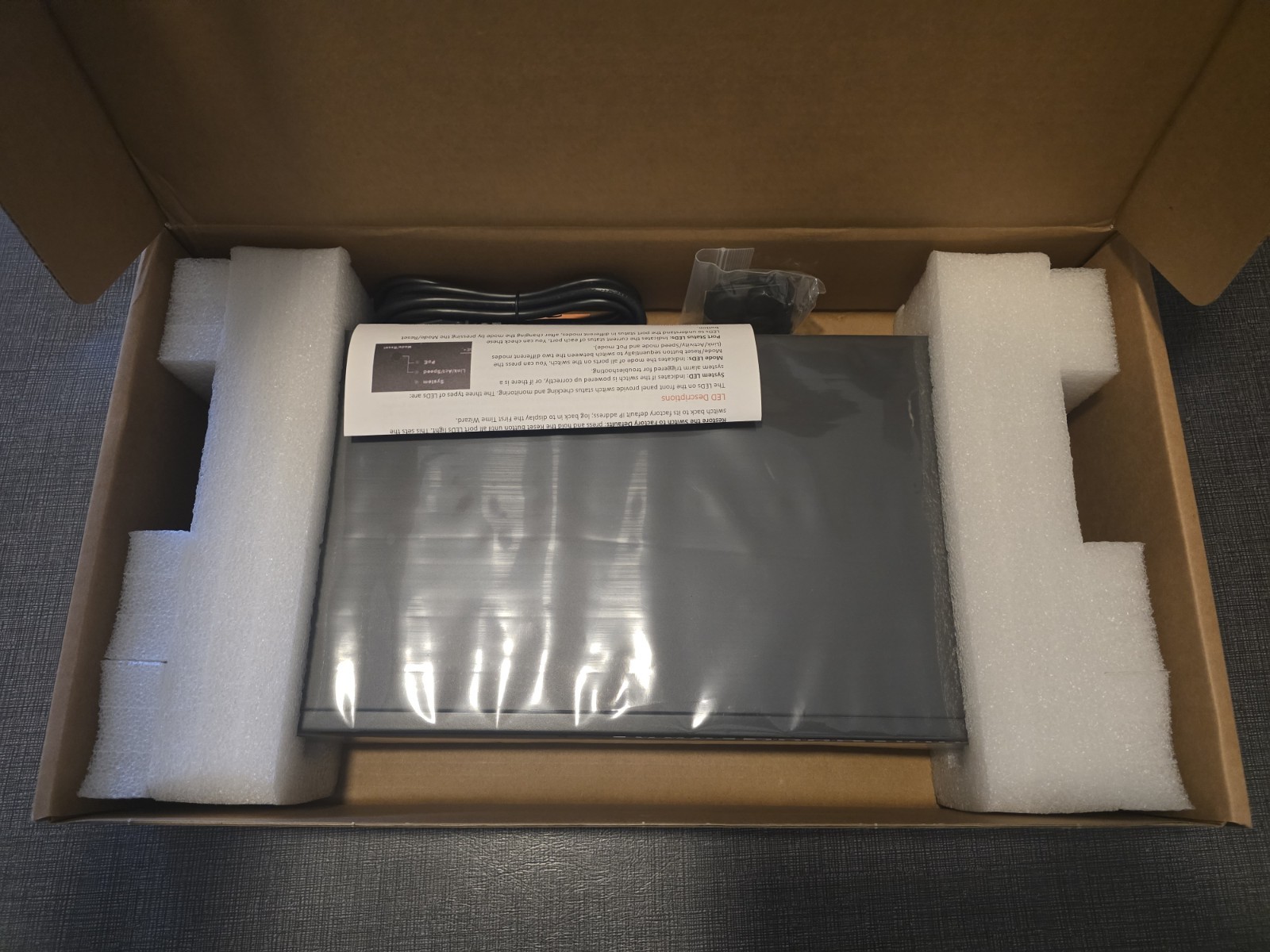 Lantronix 24-Port GbE PoE & 2-Port SFP+ Web Managed Network Switch SM24TAT2SA