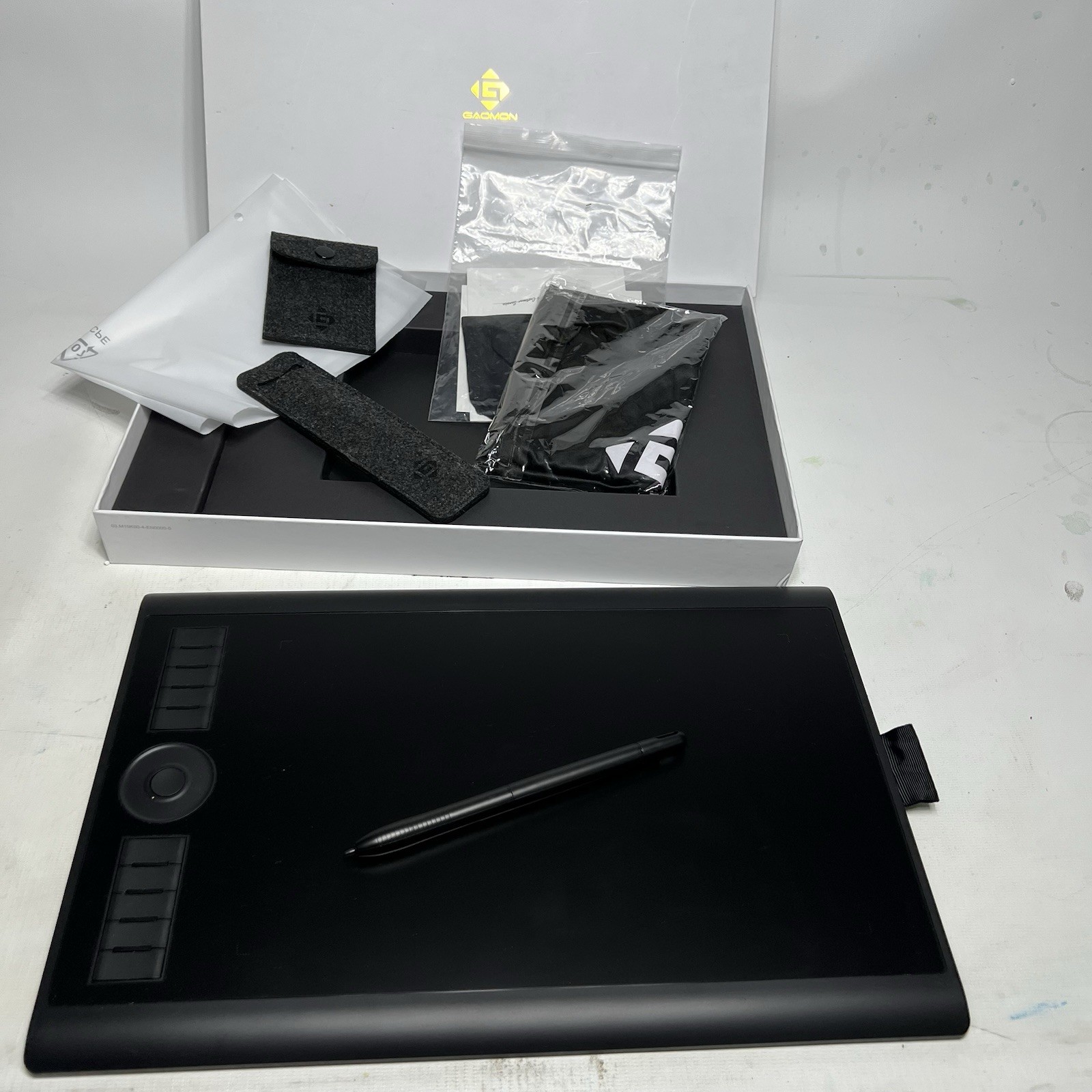 GAOMON M10K 2018 Graphic Drawing Tablet Battery-free Pen 10 Express Key 10X6 in