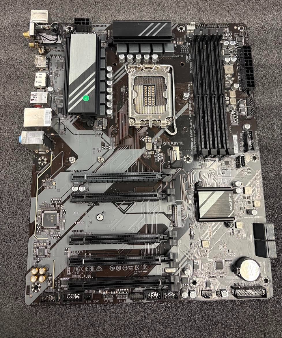 Gigabyte B760 DS3H AX V2 DDR5 ATX Motherboard (USED)