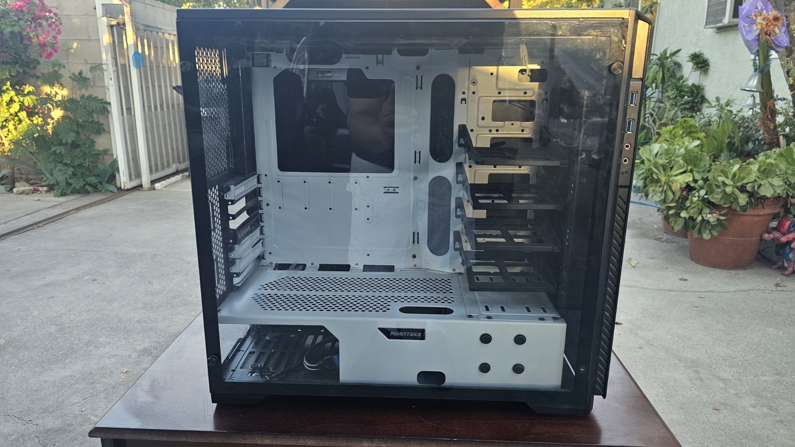 Phanteks Enthoo Pro Series Luxe Gaming Case Tempered Glass Black &White