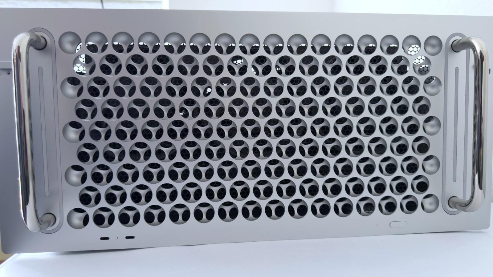 Apple Mac Pro 2019 Rack Mount - 16-Core Xeon, 192GB RAM, 1TB SSD, W5700X 16GB