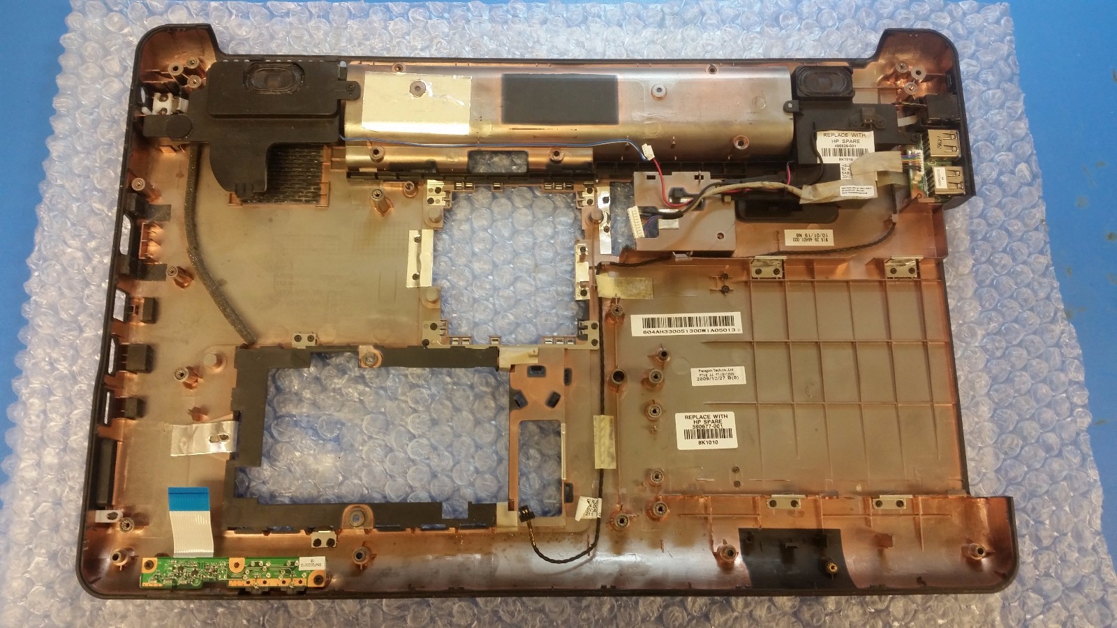 GENUINE HP G60 SERIES BOTTOM BASE COVER WITH  SPEAKERS AND USB PORTS 590677-001