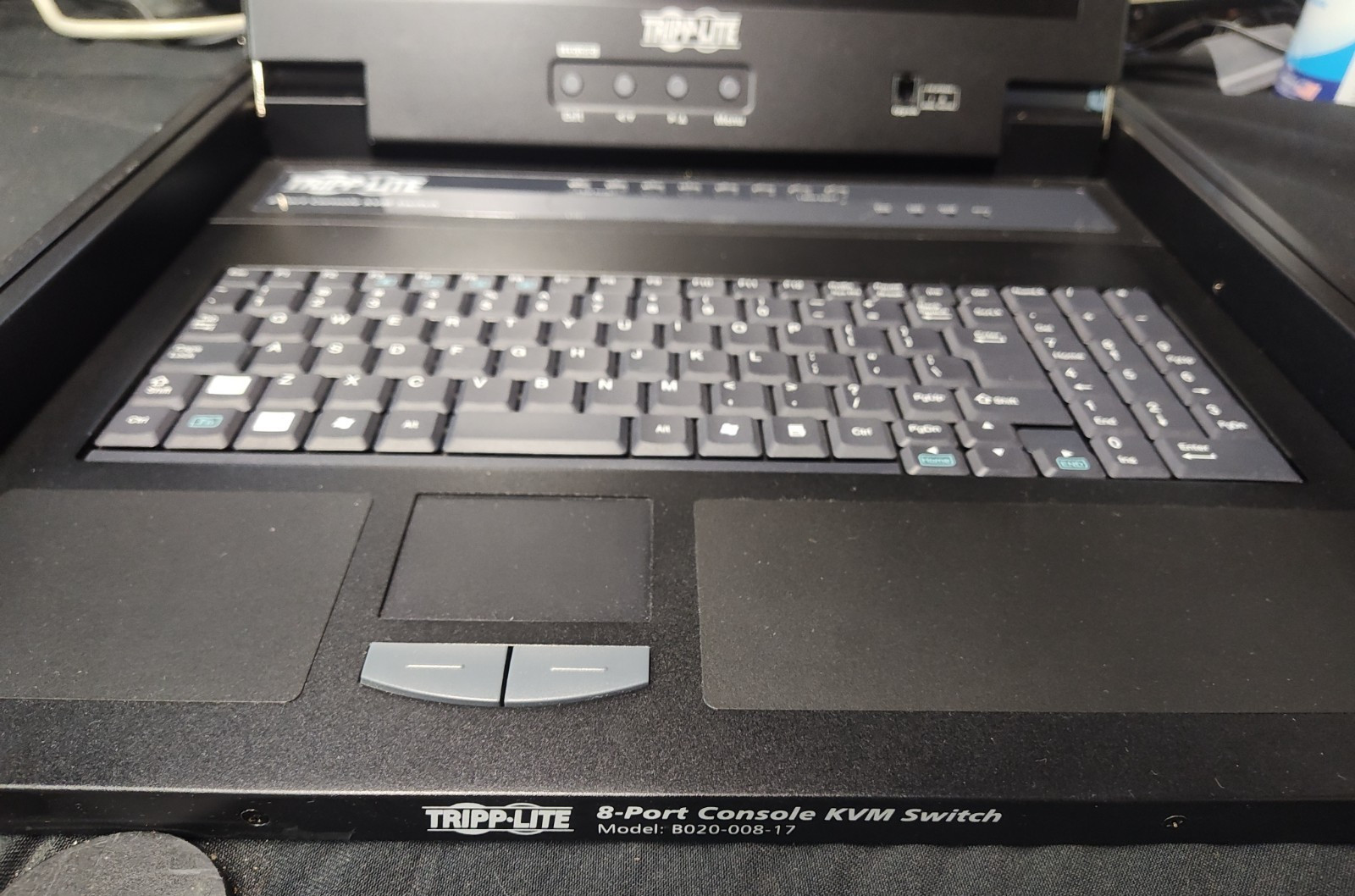 Tripp Lite 8-Port B020-008-17 Rackmount KVM Console 17” LCD