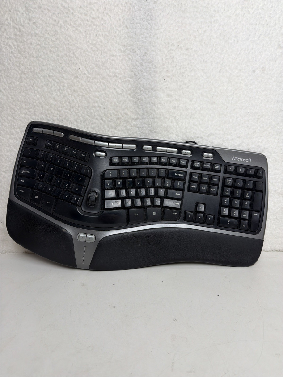 Microsoft Natural Ergonomic USB Wired Keyboard 4000 v1.0 Black KU-0462 Used
