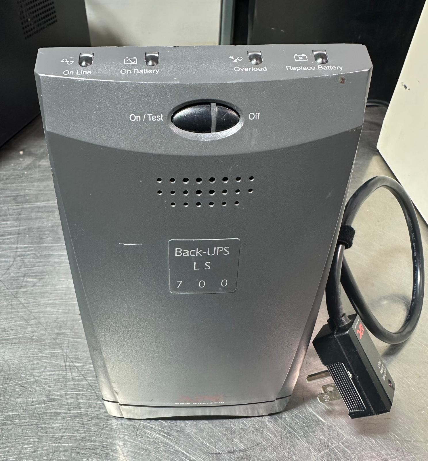 APC Back-UPS LS 700 - 7-Outlet, 700VA, 410W UPS