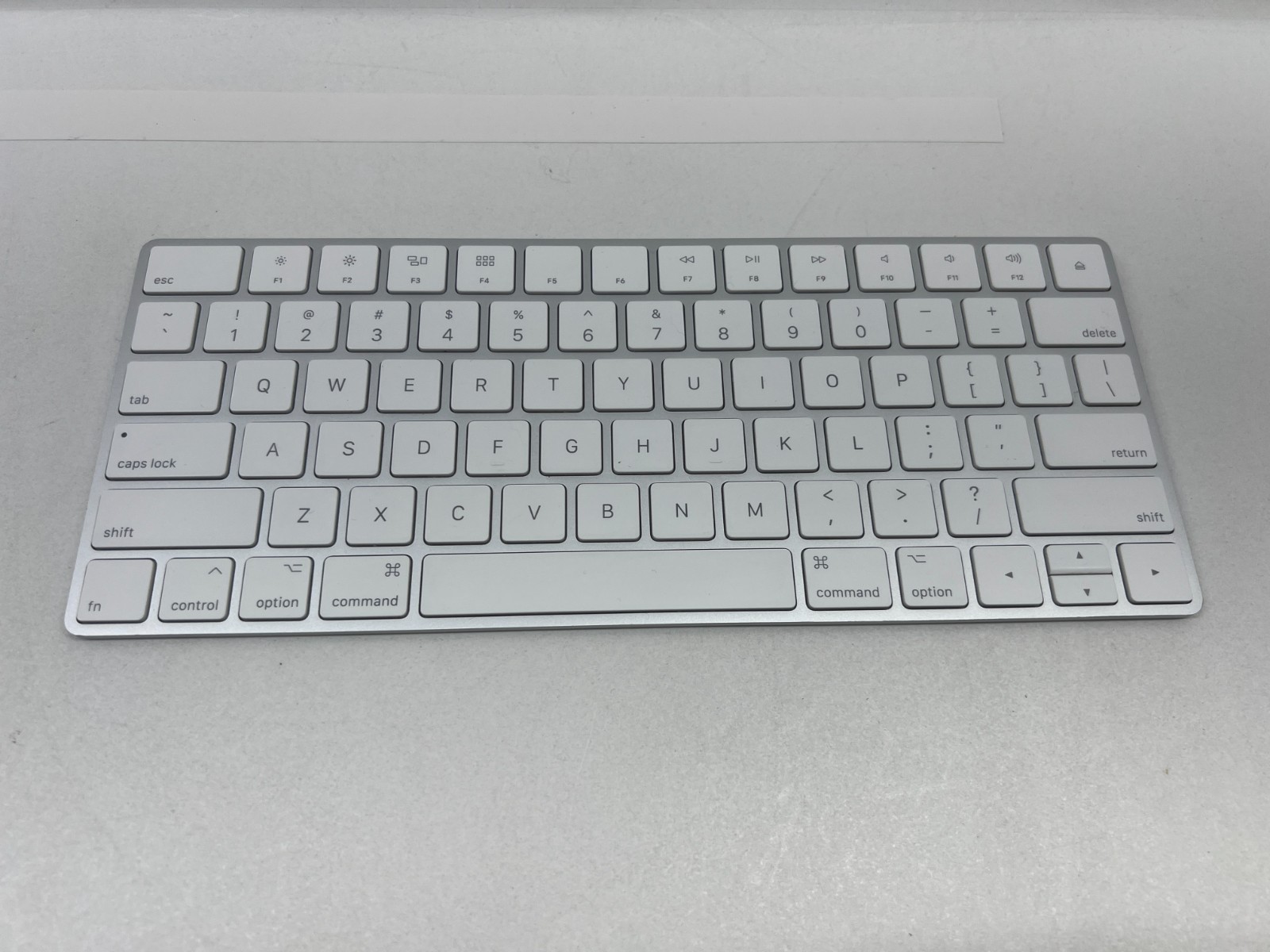 apple wireless magic keyboard a1644 emc 2815 - tested