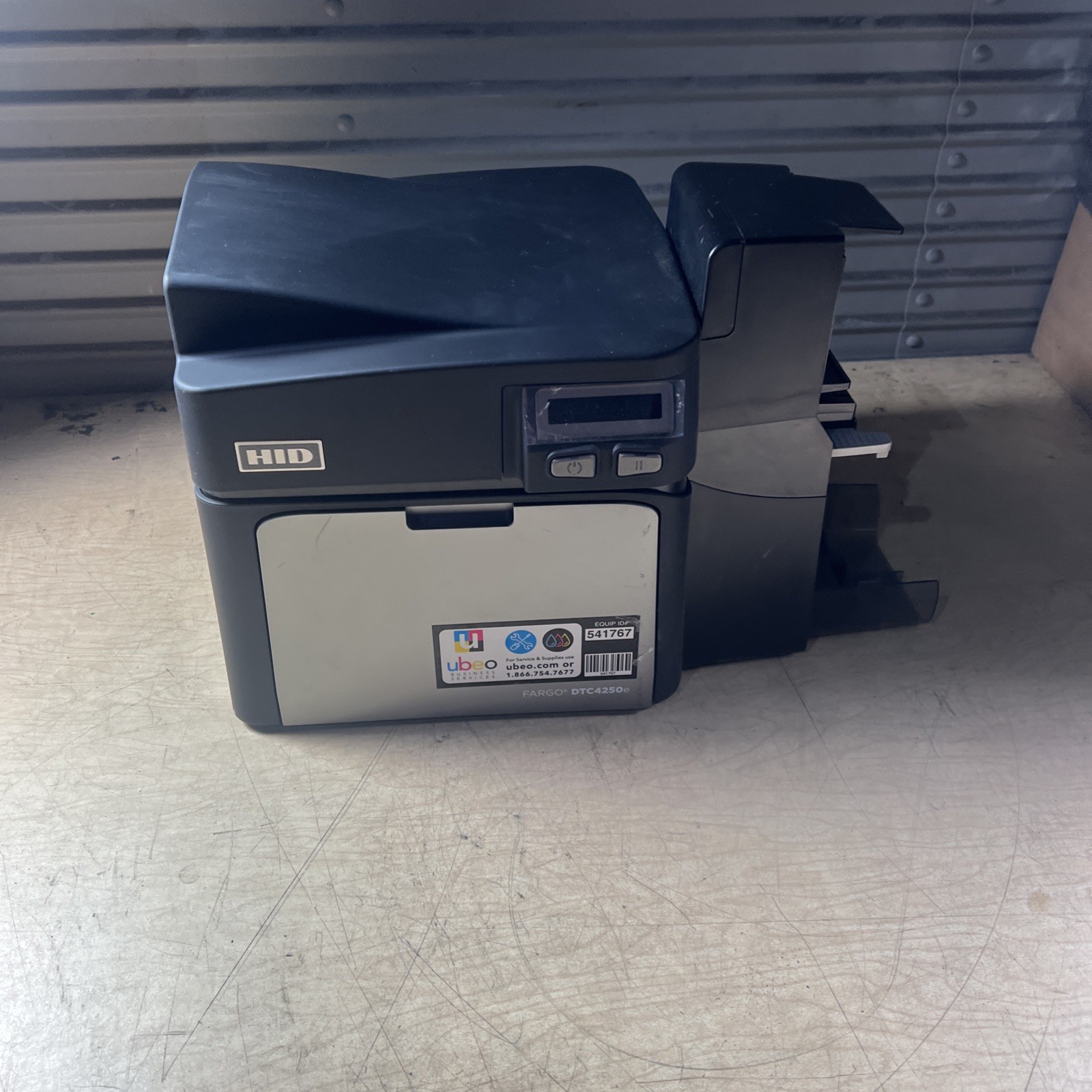 HID FARGO DTC4250E CARD PRINTER **MISSING TRAY
