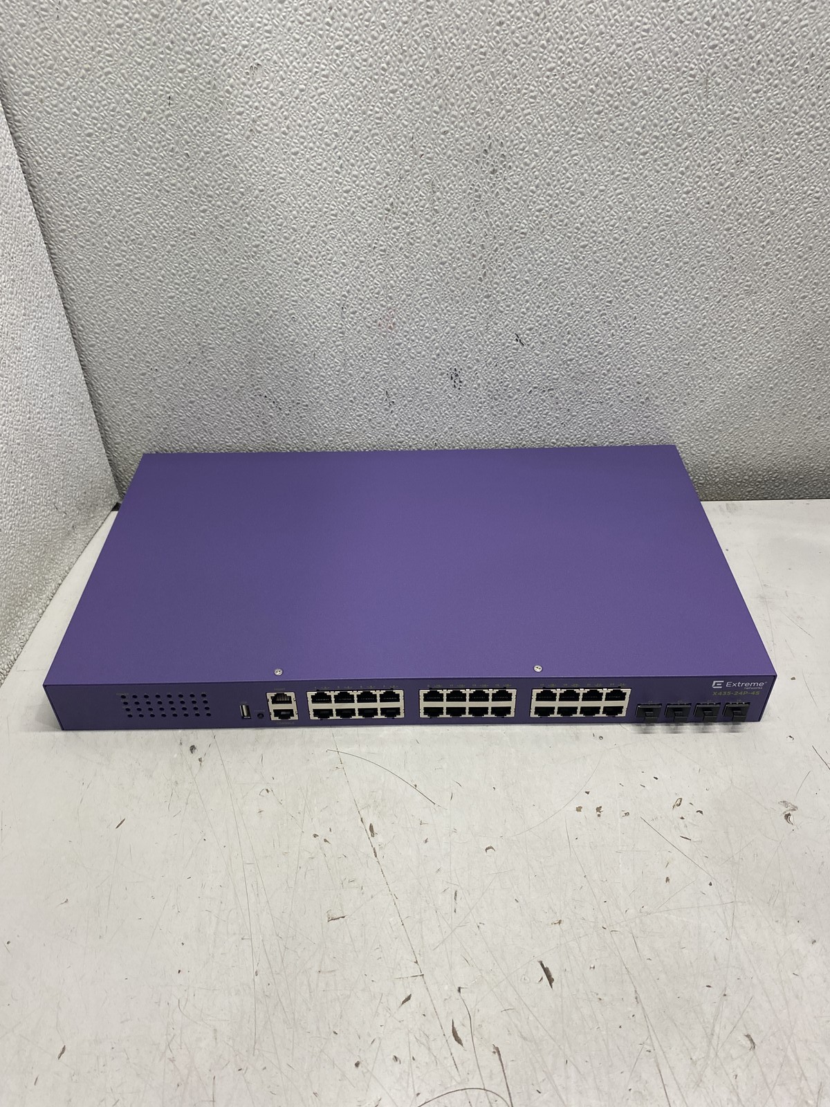 Extreme Networks ExtremeSwitching X435 X435-24P-4S