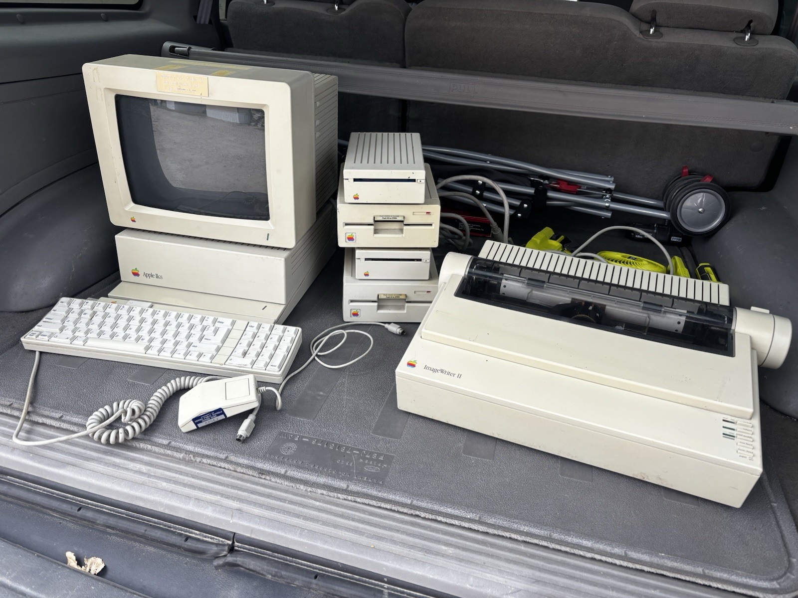 Apple IIGS Vintage Home Computer System with everything you would want