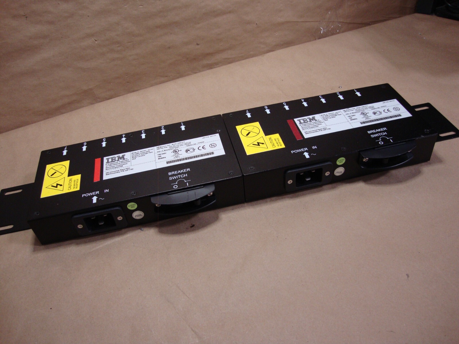 IBM 9306-RTP Universal Power Distribution Rack 32P1729