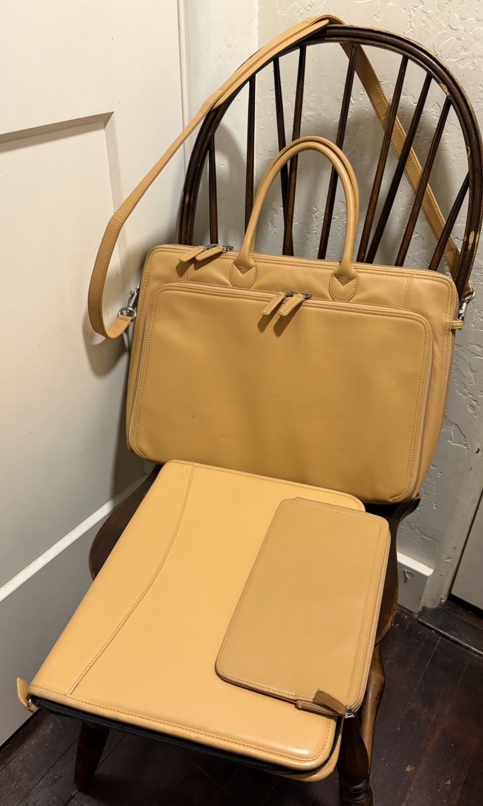Levenger Leather Tan Briefcase/Laptop Case with Portfolio and zippered organizer