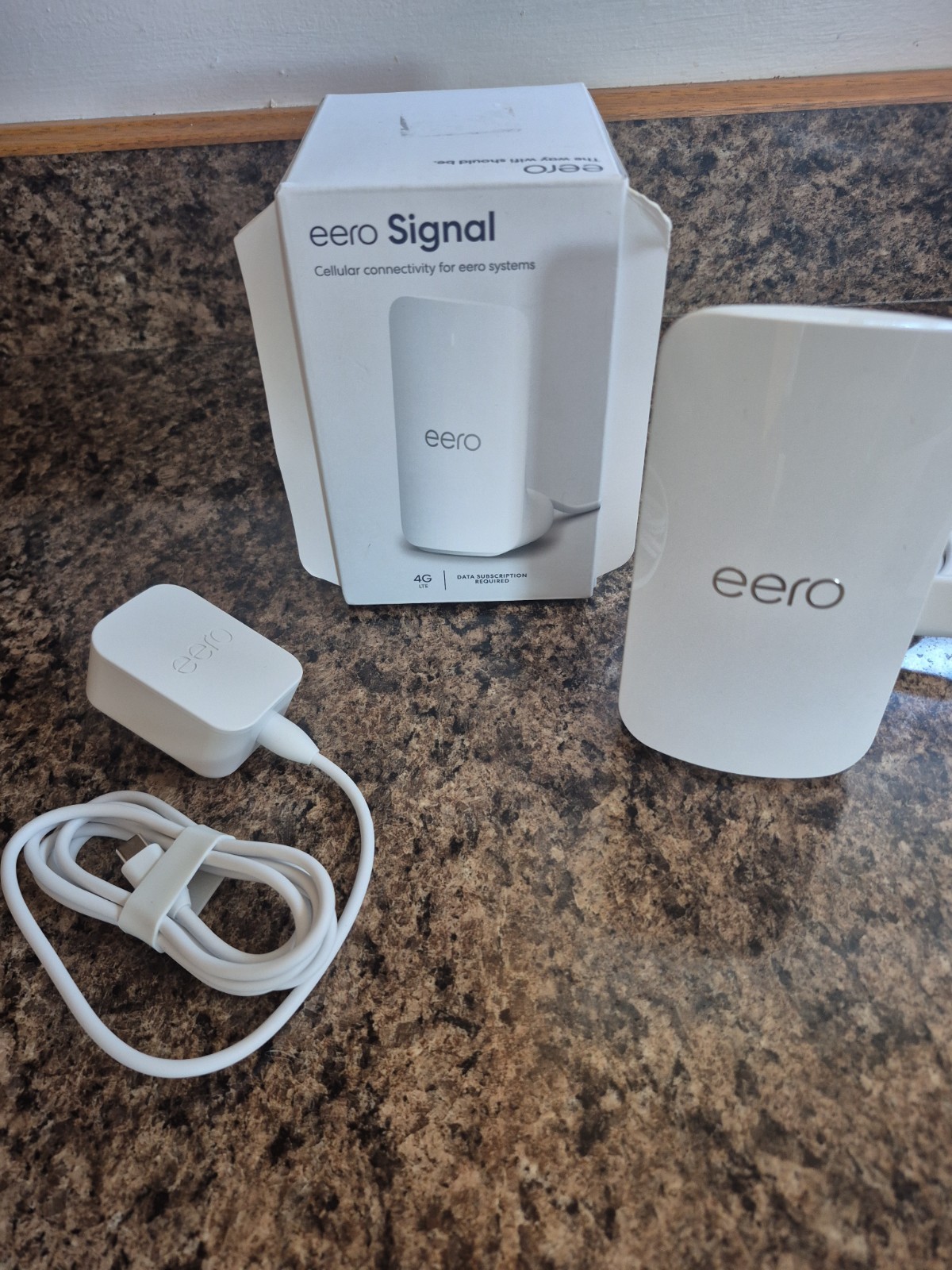 eero Signal 4G LTE Cellular Internet Backup RG4U USB-C White -