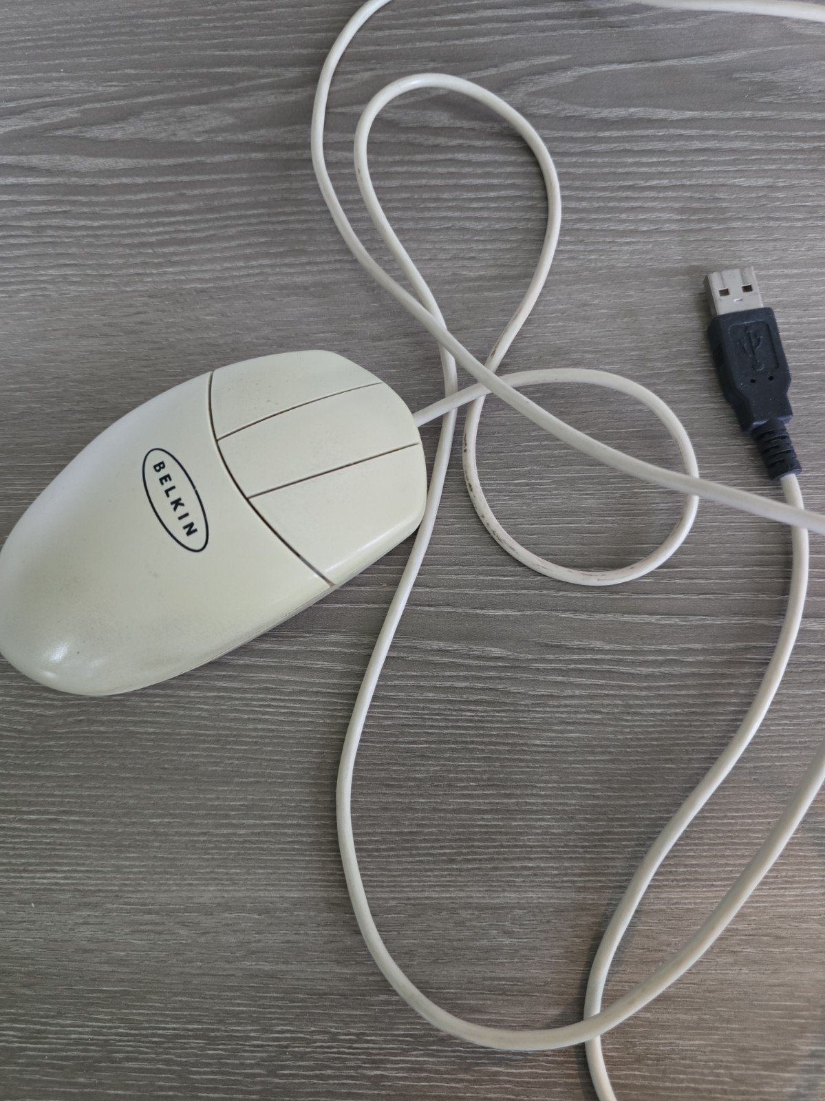 Vintage Belkin 3-Button Wired USB Mechanical Mouse (Model F8E813-USB).