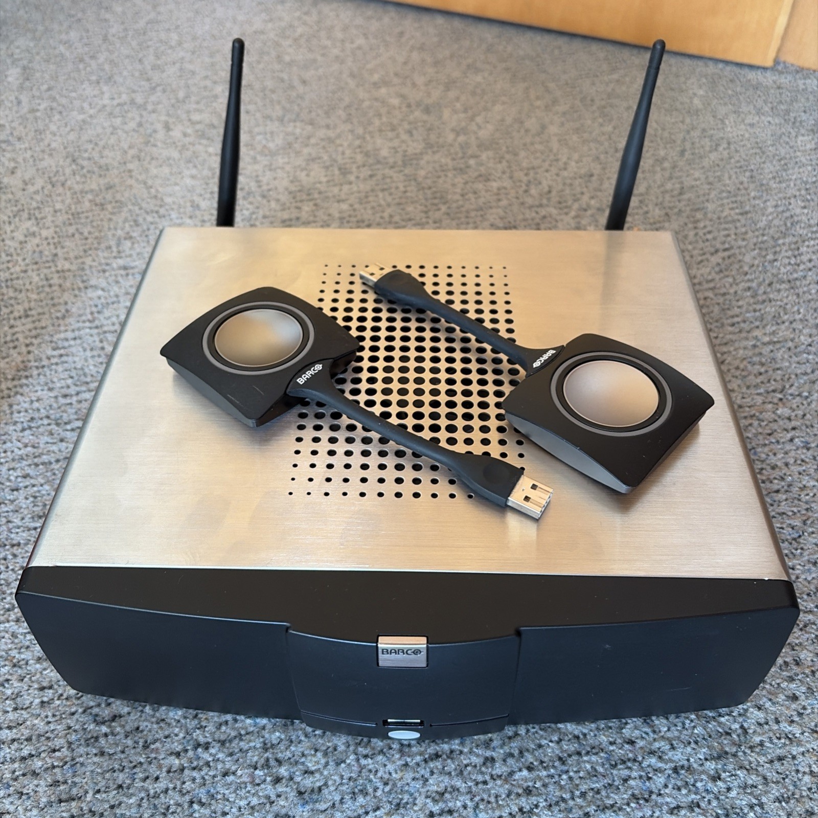 Barco ClickShare CSC-1 Base Unit WiFi Presentation System with Two Buttons